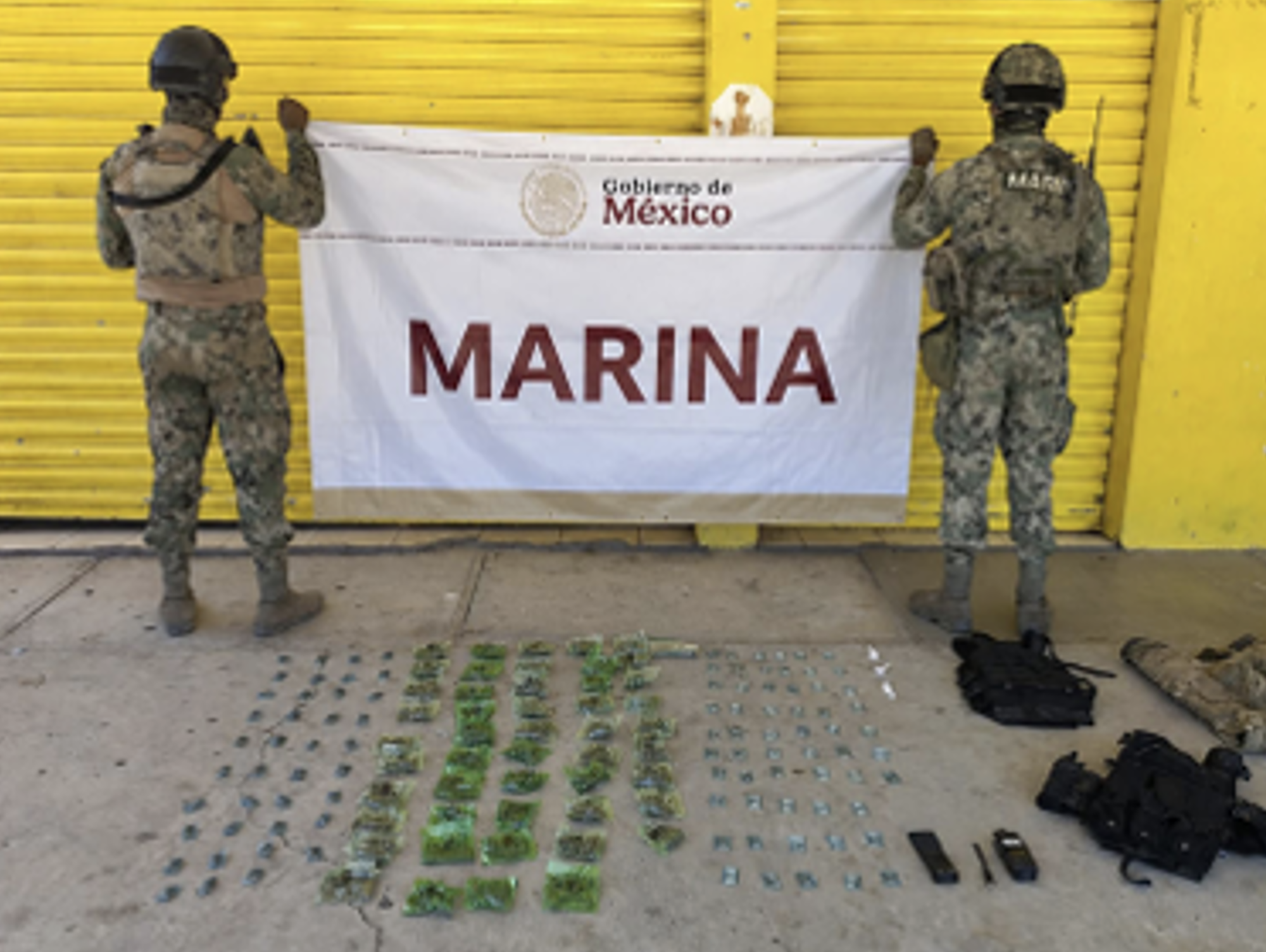 $!Marina decomisa explosivos caseros, armas y material químico en la zona rural de Mazatlán