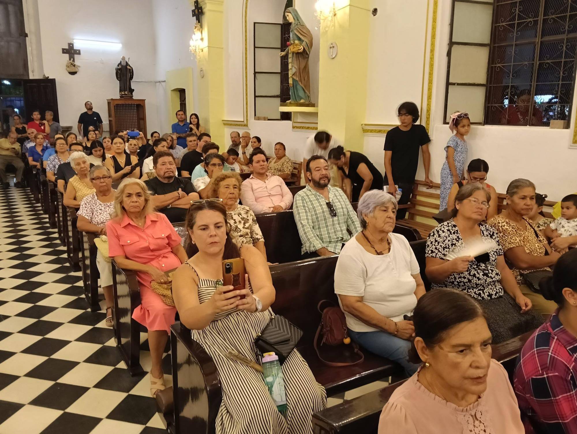 $!El recinto religioso de Villa Unión lució lleno.