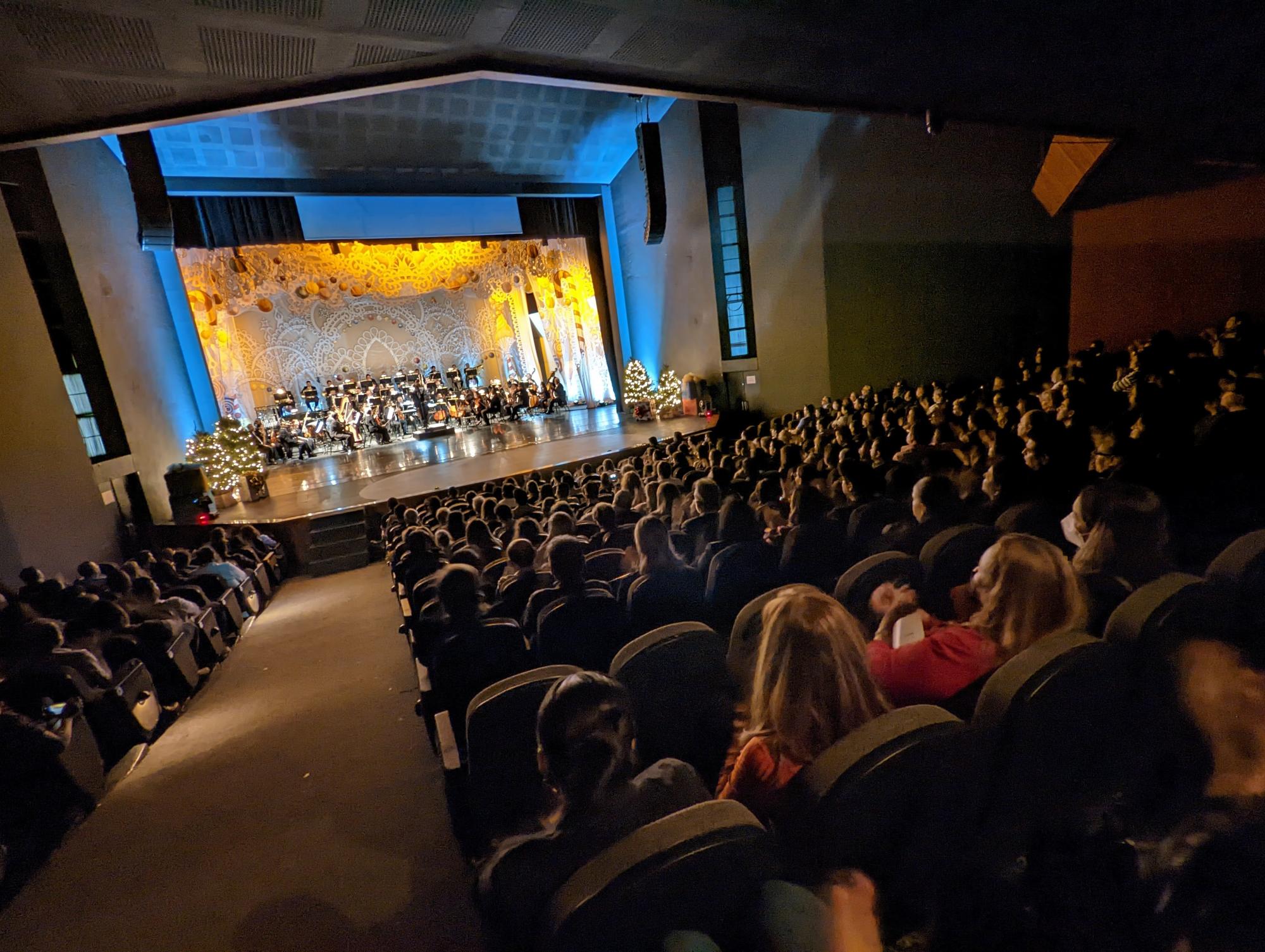 $!Viven culiacanenses la magia de la Navidad con música, canto y ballet
