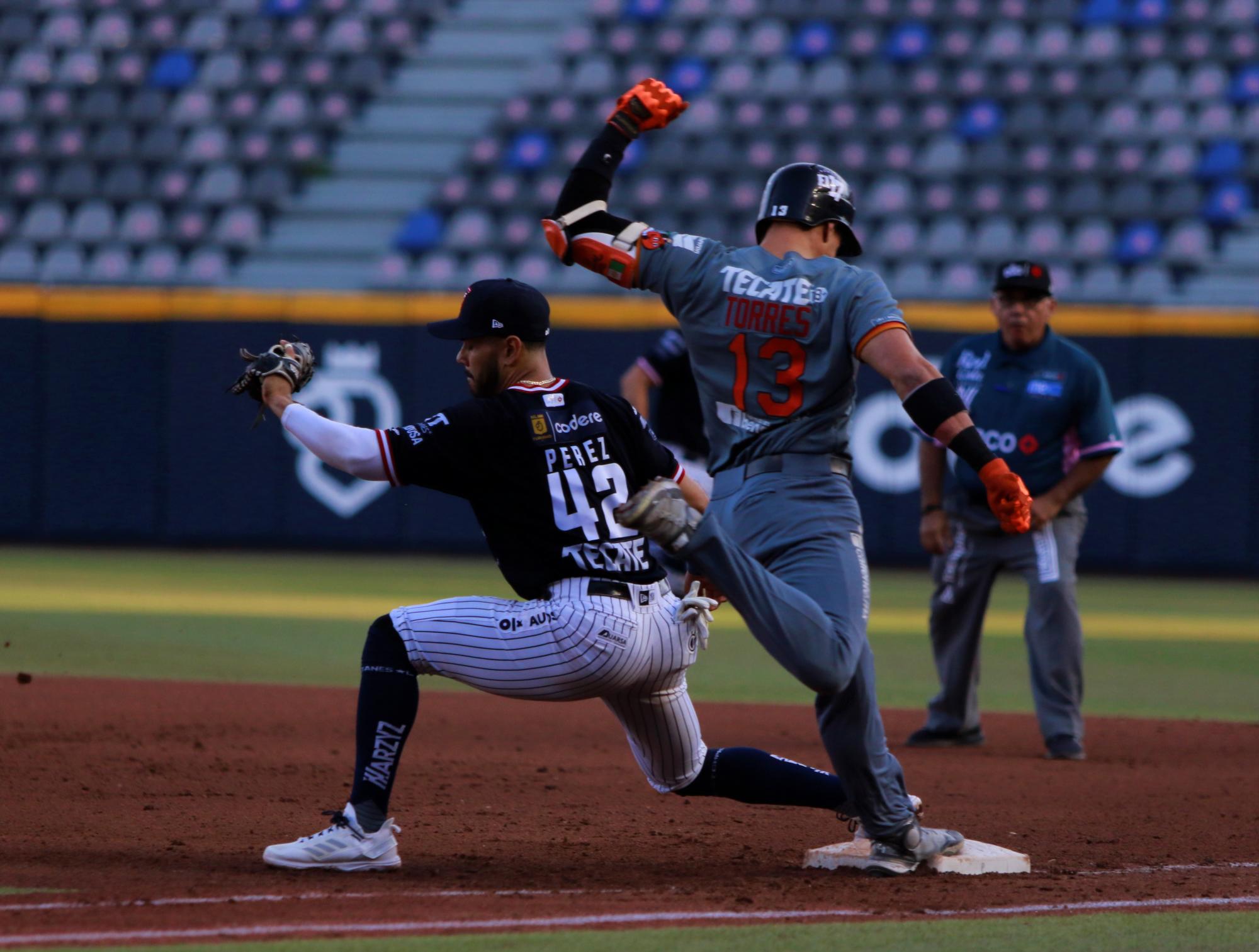 $!En gran duelo de pitcheo, Sultanes derrota a Naranjeros