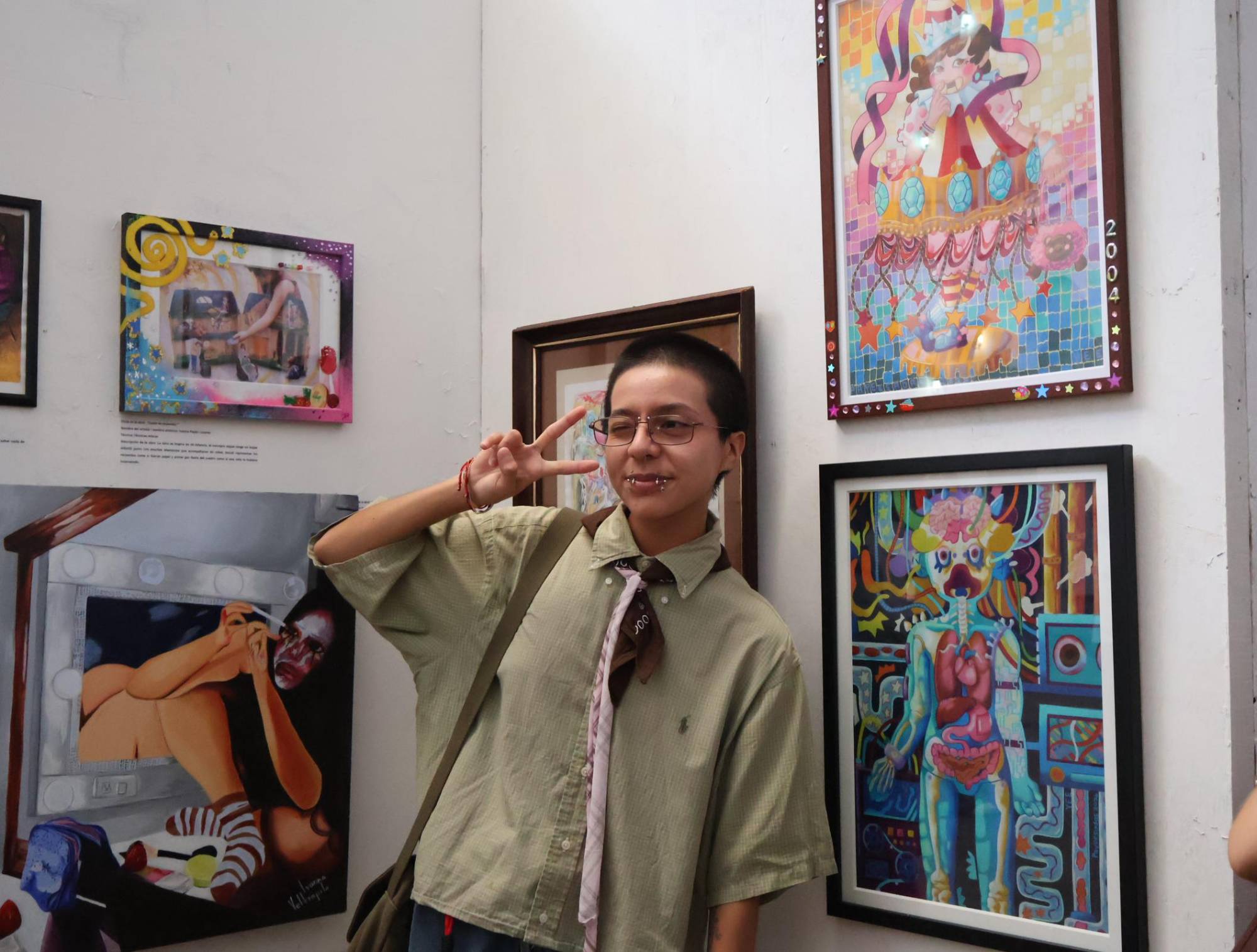 $!Artistas posan en junto a su obra.
