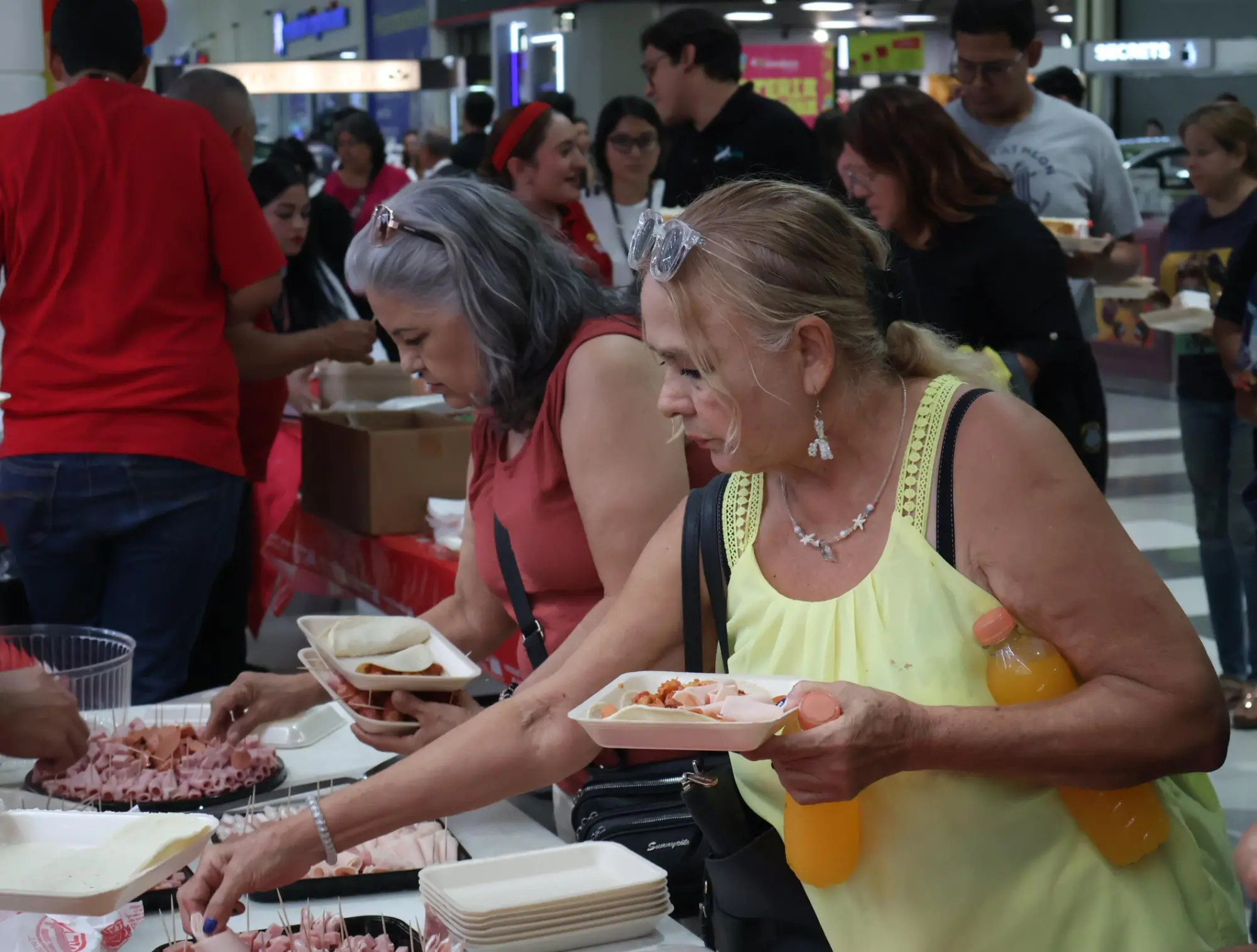 $!También disfrutaron de algunos bocadillos.