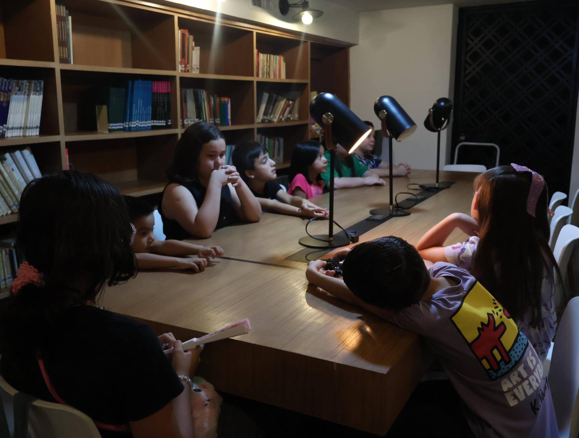 $!Los participantes del club de lectura en una de las sesiones.