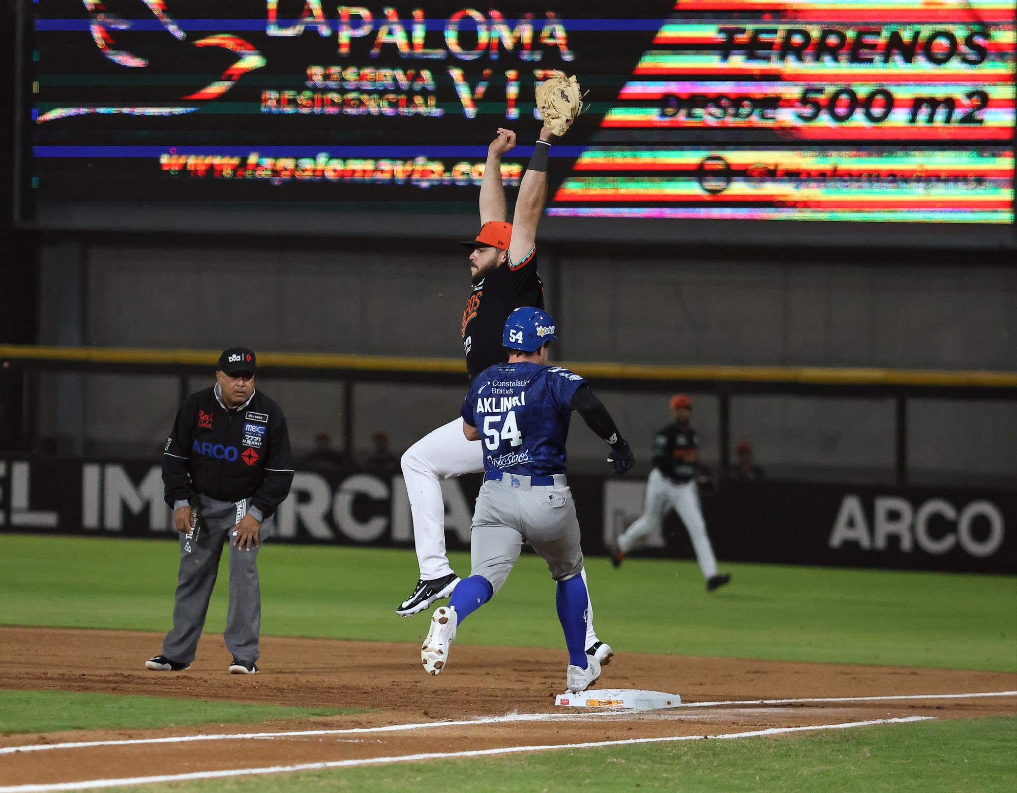 $!Con gran regreso Naranjeros amarra el Clásico Sonorense