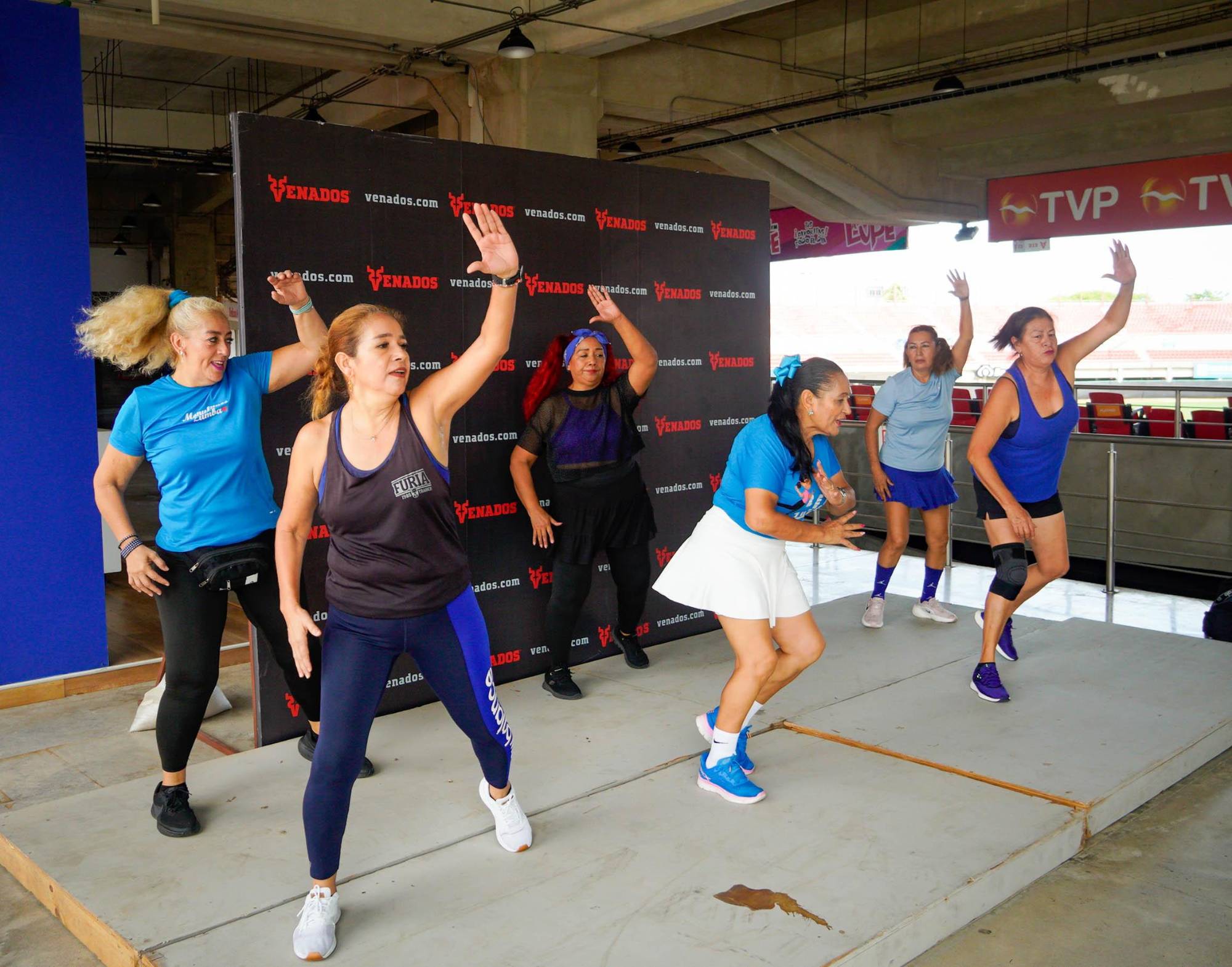 $!Zumba llena de energía y solidaridad el Estadio Teodoro Mariscal