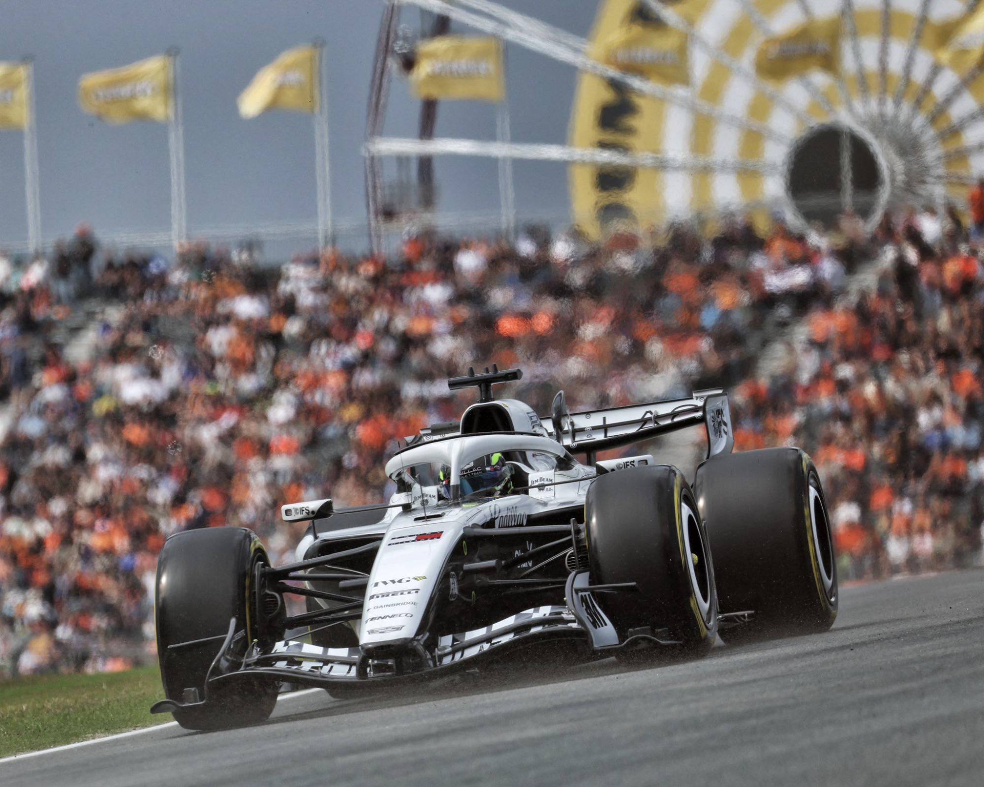 $!George Russell sorprende a McLaren y se queda con la pole para la Sprint en Países Bajos; Checo Pérez saldrá 21