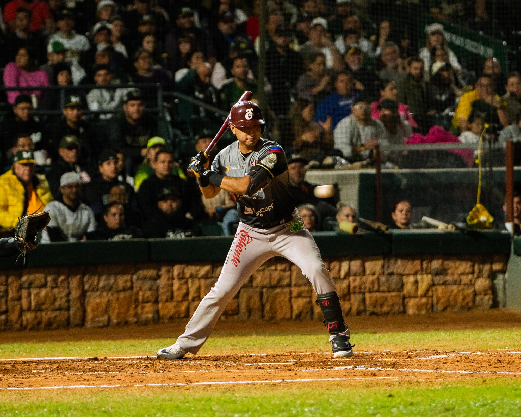 $!La ofensiva de Tomateros de Culiacán luce sobre Cañeros de Los Mochis