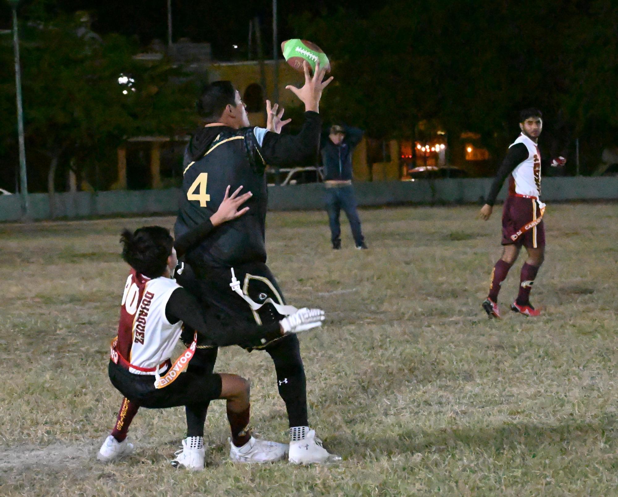 $!Se imponen Aztecas y Náutica, en el Tochito Flag Maz 2024-2025