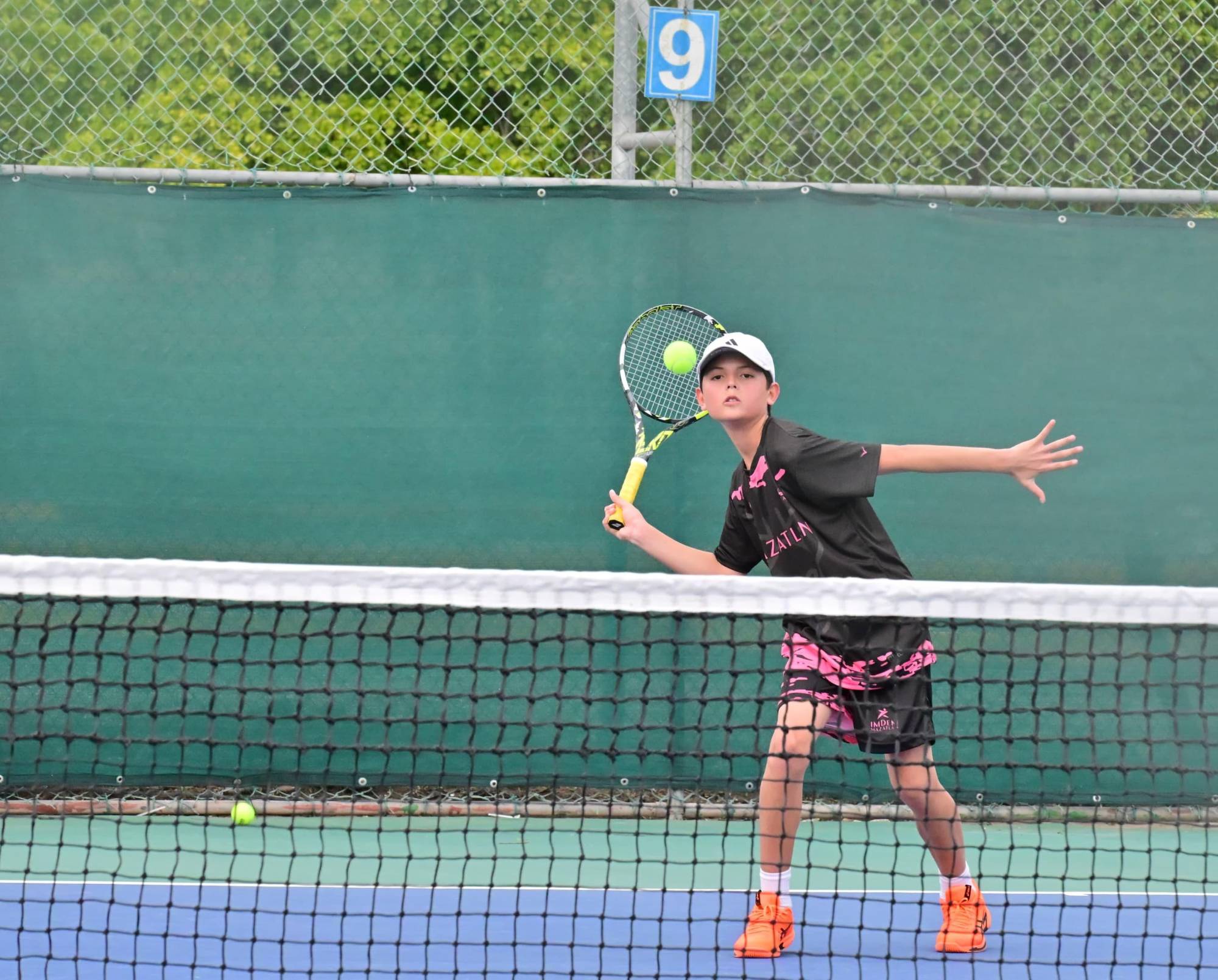 $!Califican siete mazatlecos a las semifinales en el estatal de tenis