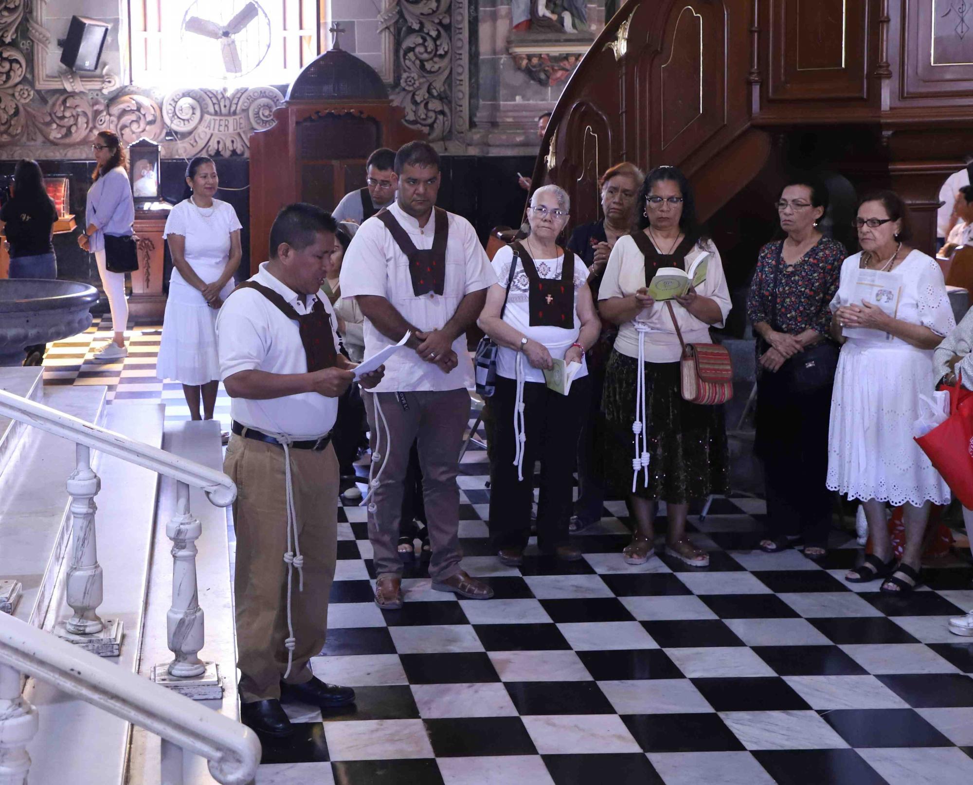 $!El Hermano Benito Arias Galindo, leyó los votos.