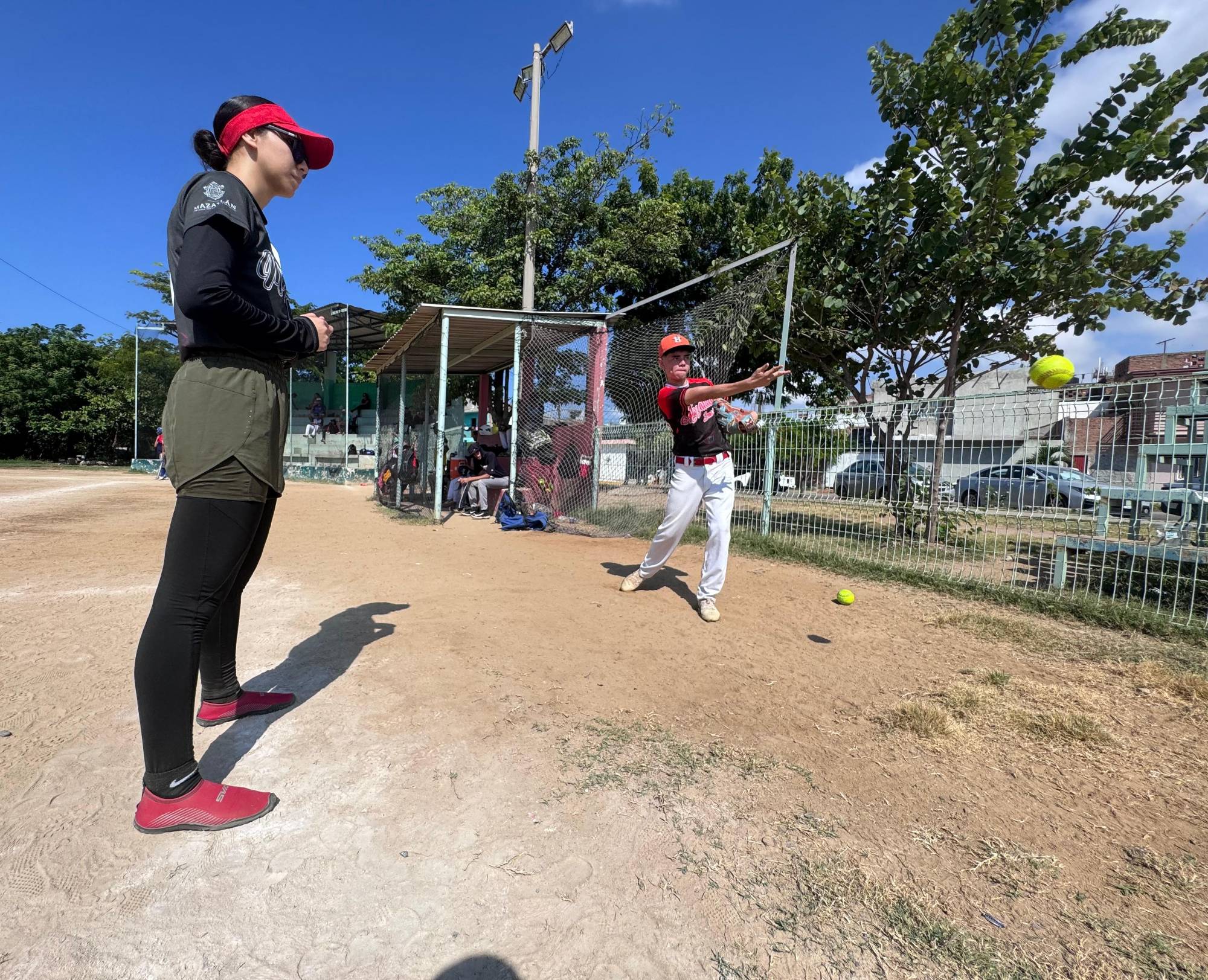 $!Ex ligamayorista Édgar González encabeza entrenamientos de preselecciones varoniles de softbol en Mazatlán
