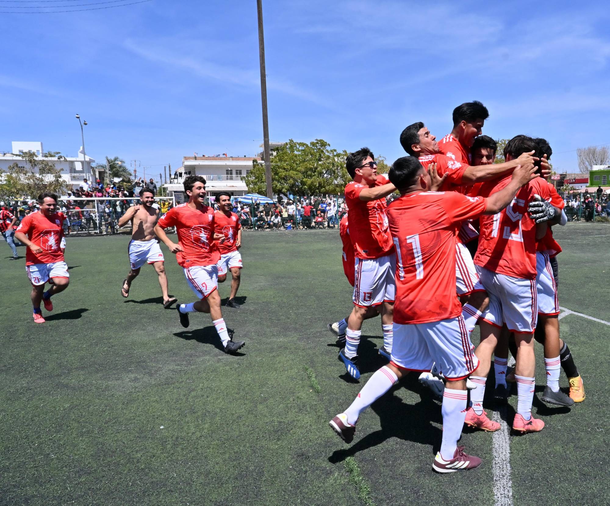 $!Se ciñe Familia Fajardo la corona de la Primera Fuerza con angustia extra
