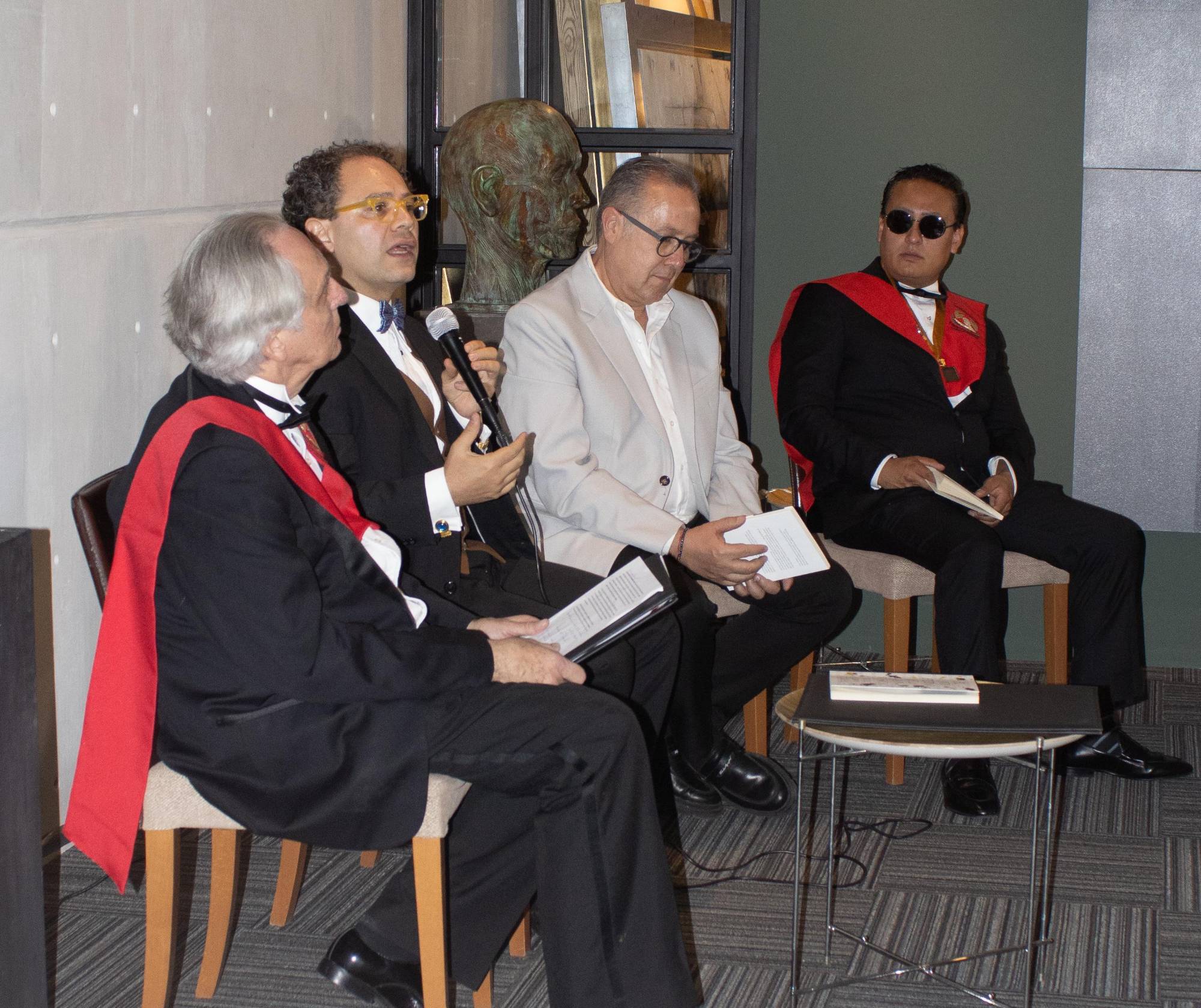 $!Miguel Salmon del Real acompañado de Jozef Olechowski, pianista; Jaime Lavín, arquitecto y José Eduardo Gómez Tagle, economista.
