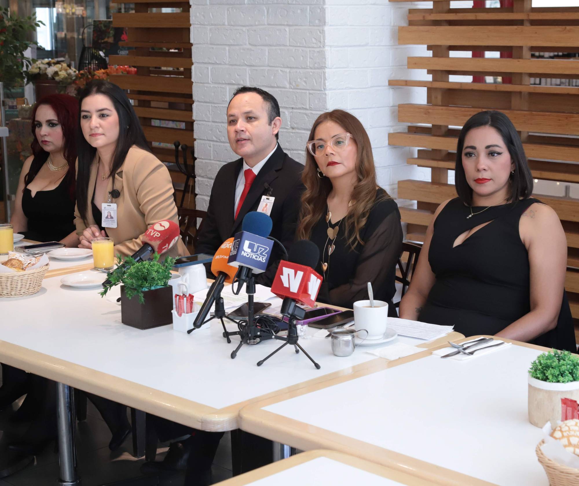 $!Los directivos de Cimaco Mazatlán, Denisse Rodríguez, Gilberto Villalobos, Magdalena Leyva e Itzel Vilchis, dieron a conocer los pormenores del festival.