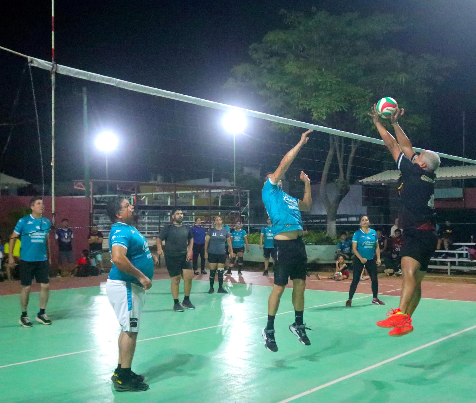 $!Se corona Palacio de Justicia pentacampeón de la Liga de Voleibol Mixto Burócrata