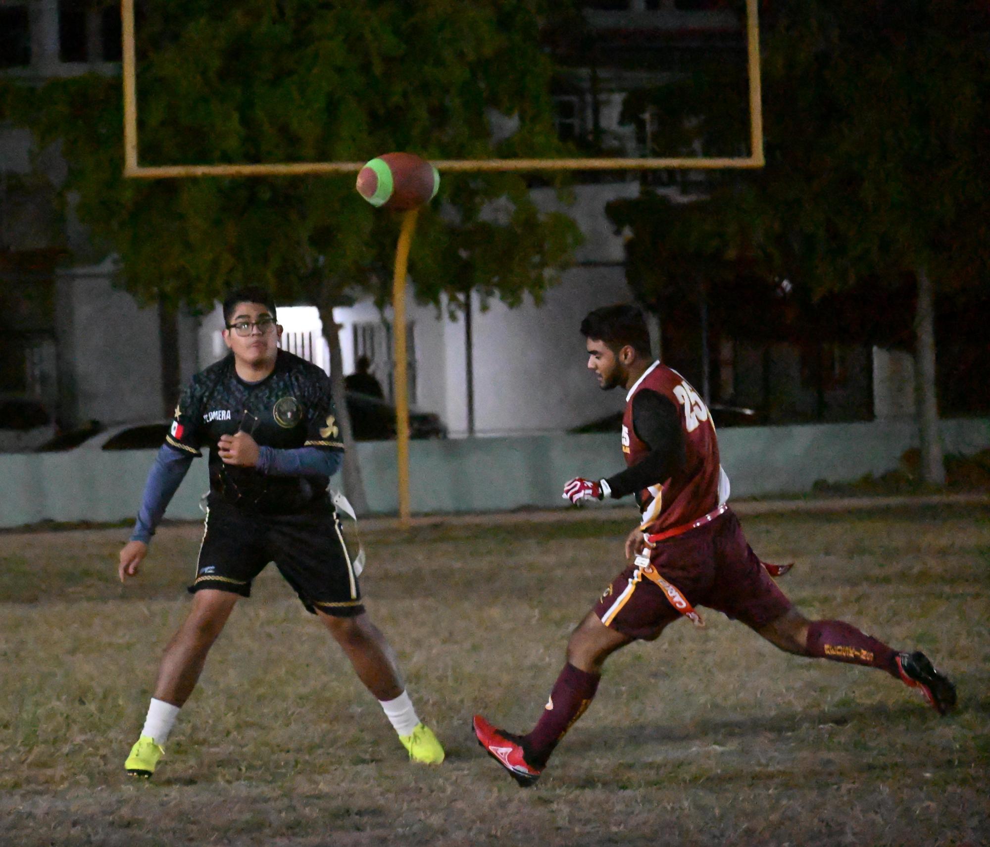 $!Se imponen Aztecas y Náutica, en el Tochito Flag Maz 2024-2025