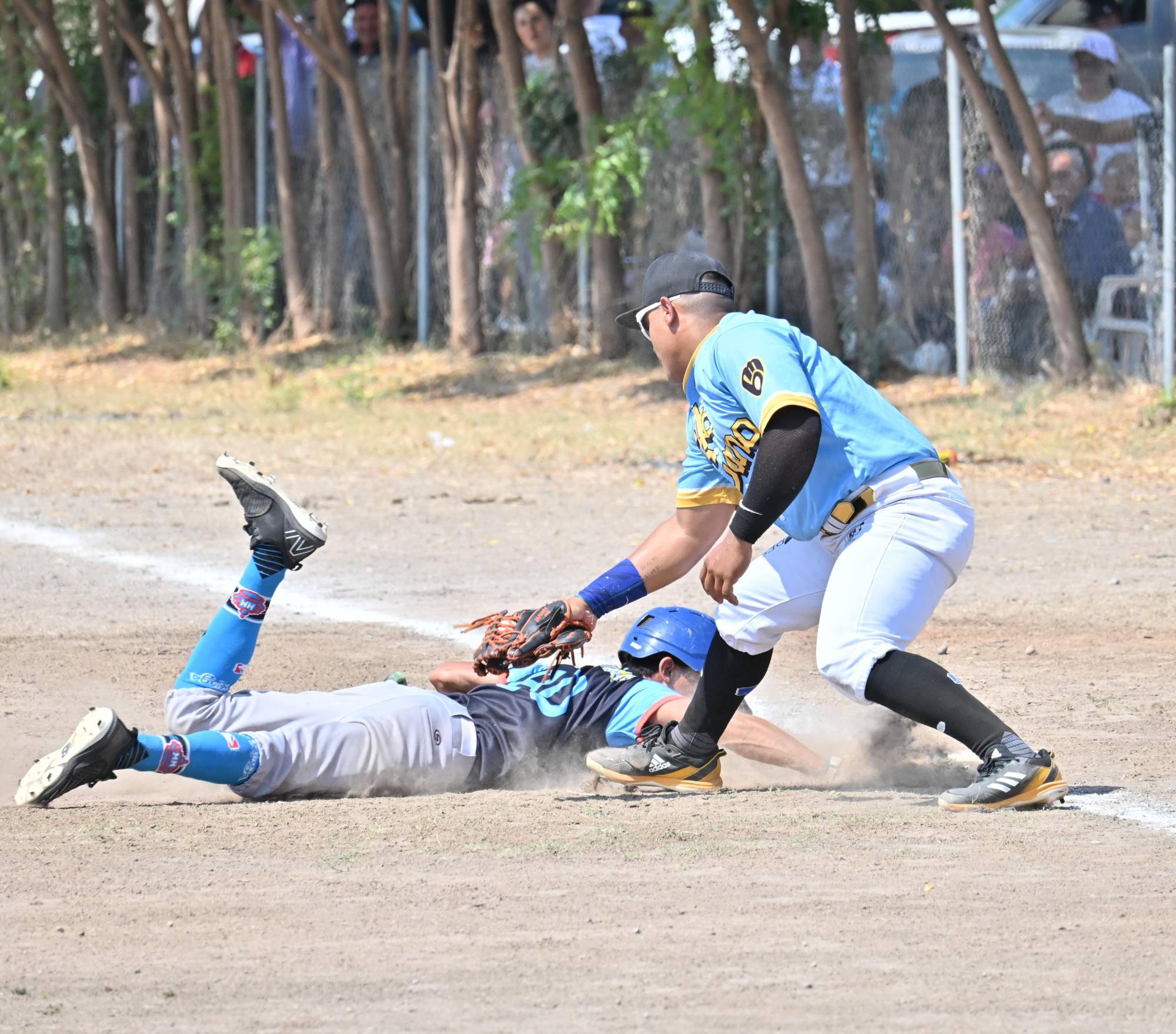 $!Viene de atrás Lomas del Guayabo y se corona en la Rio Presidio