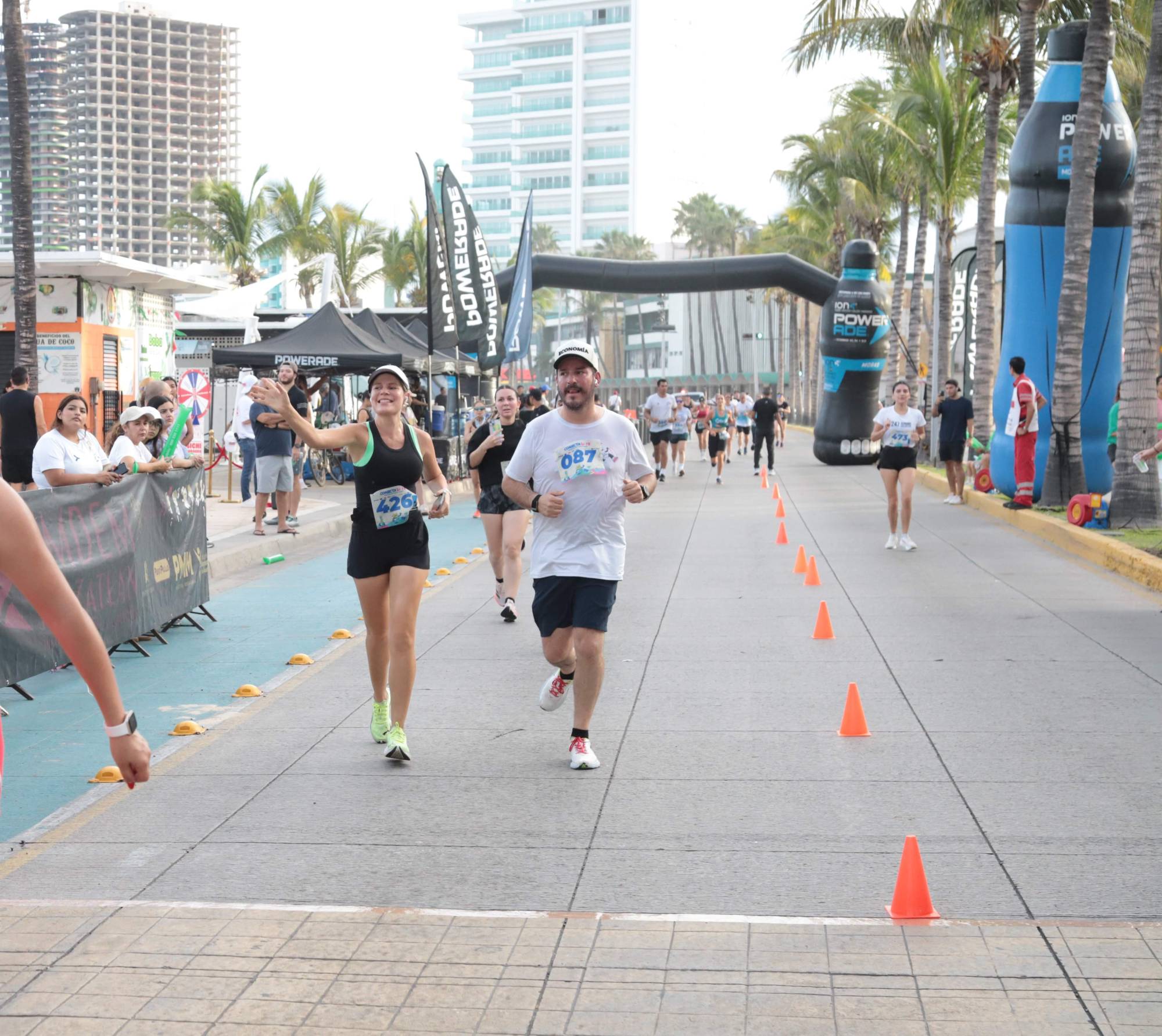 $!Natalia García y Ricardo Velarde en plena carrera.