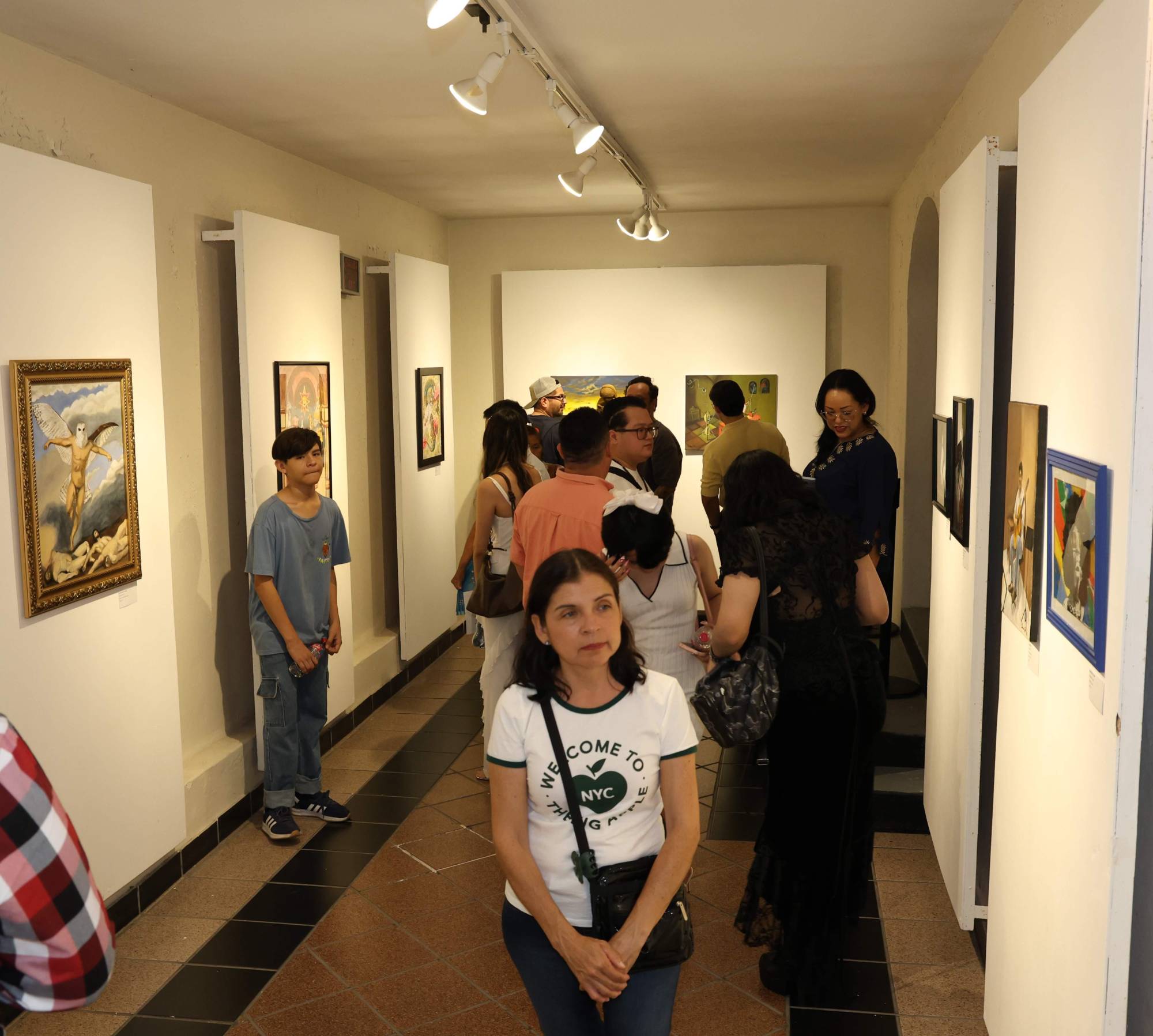 $!Alumnos de la Carrera Técnica en Artes Plásticas del CMA inauguraron la exposición Línea, Trazo y Forma acompañados por familiares, maestros e invitados.
