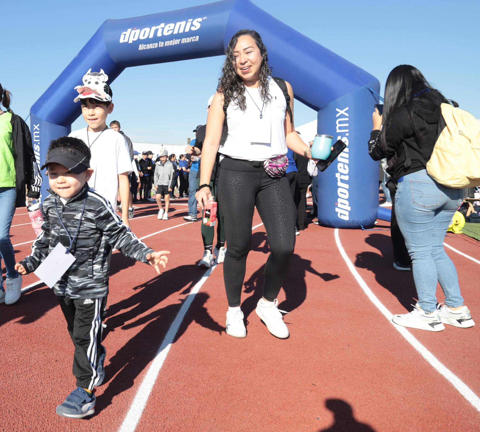 $!Alejandro y Emiliano Gómez junto a María Julia Espinoza.