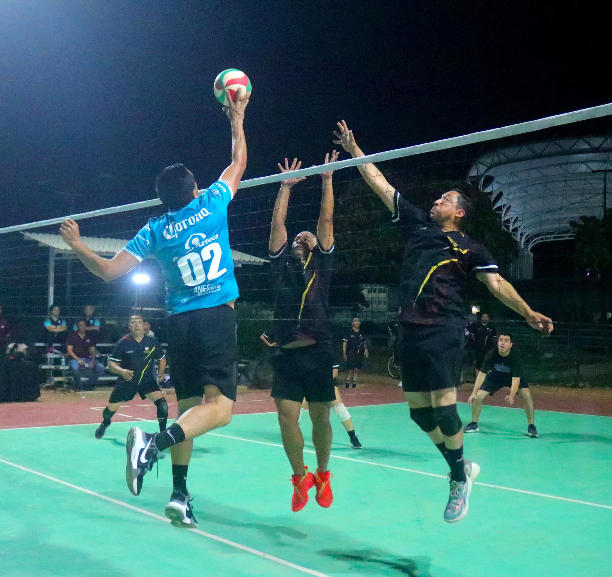 $!Se corona Palacio de Justicia pentacampeón de la Liga de Voleibol Mixto Burócrata