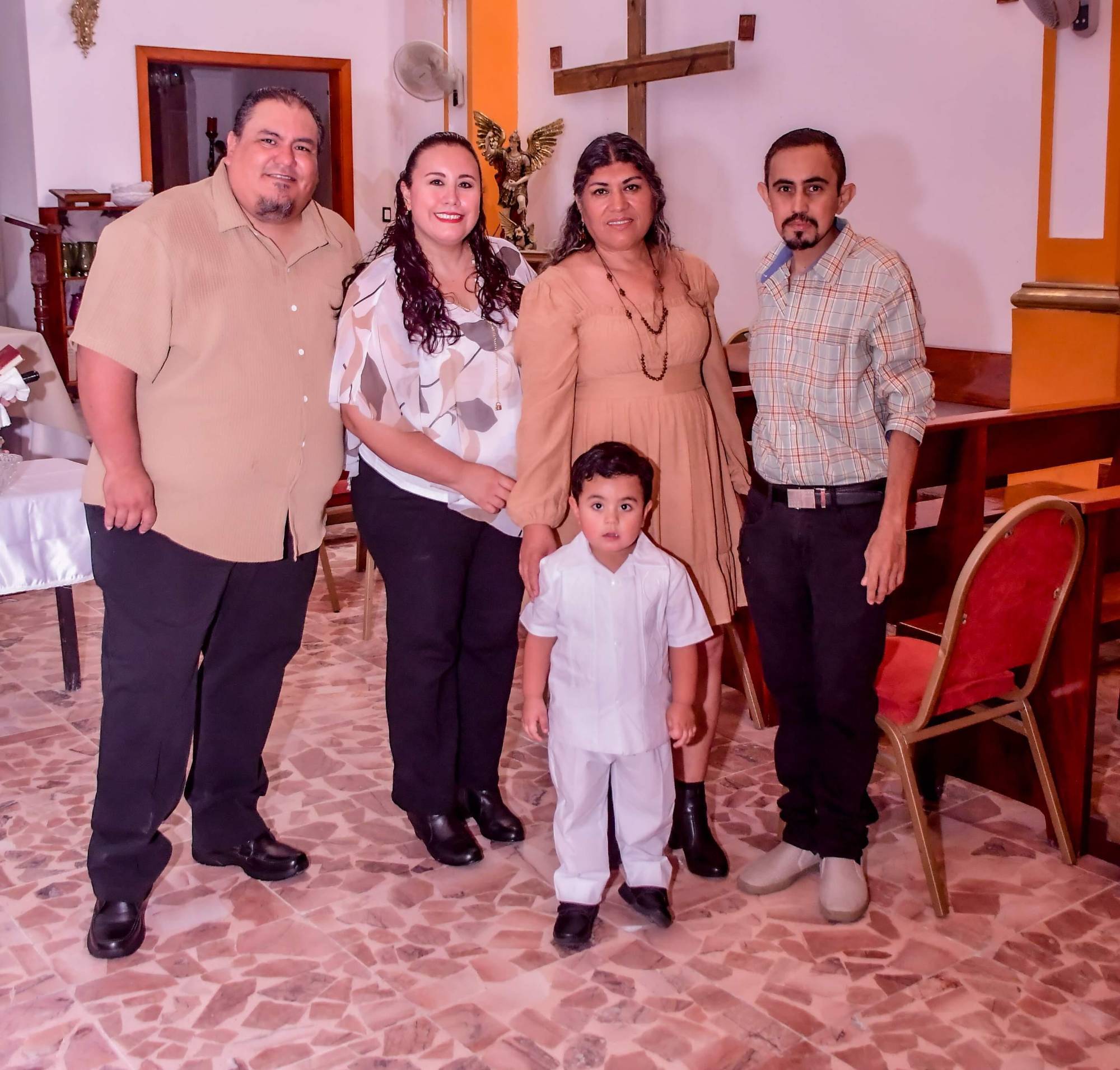 $!Emilio entre sus padres Emilio Loubet Velarde y Lupita Lerma Zataráin y sus padrinos, María Teresa Rubio Espino y Rubén Dario Lerma Zataráin.