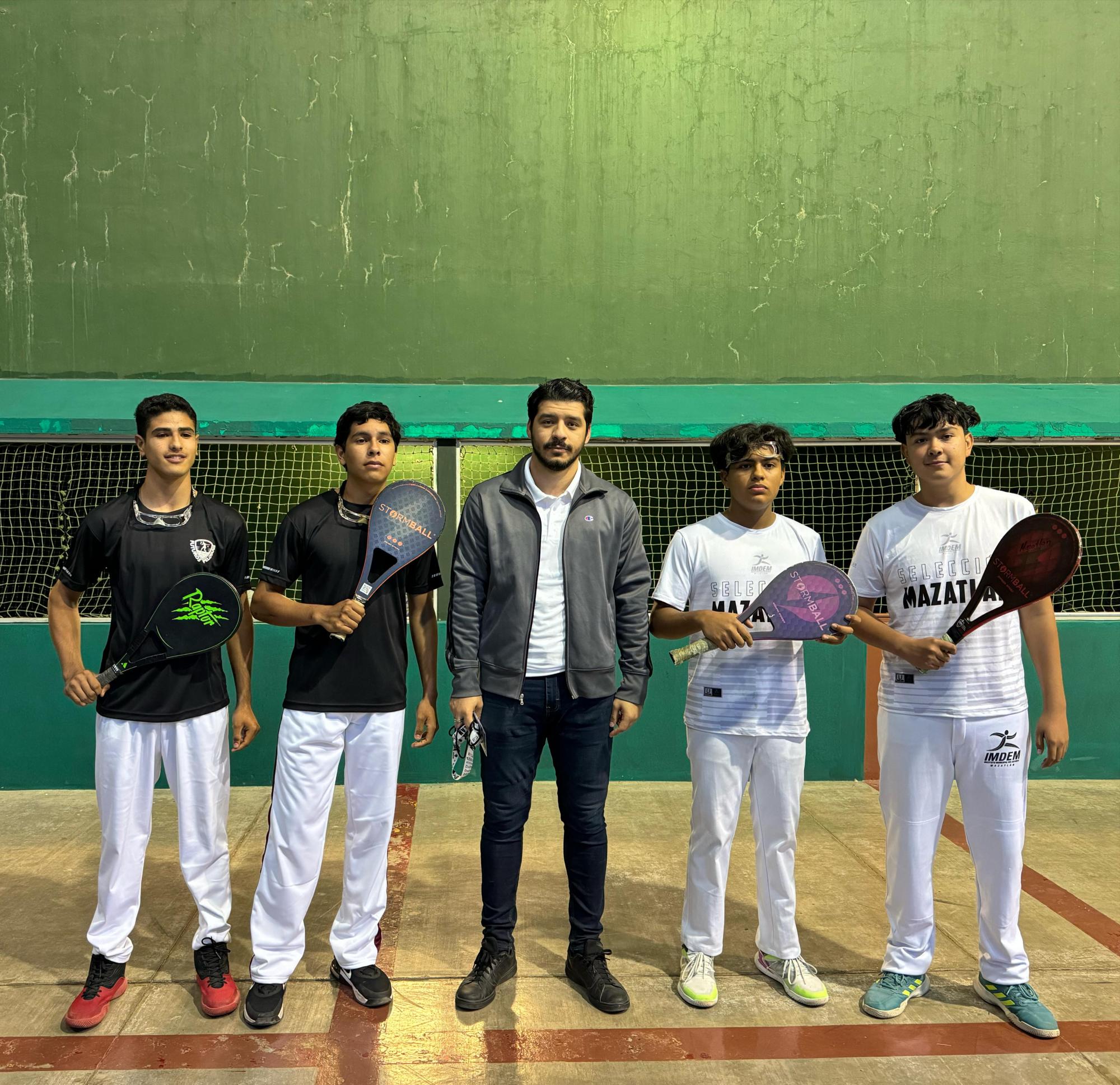 $!Va la Selección de Frontenis de Mazatlán por el oro en trinquete con pelota de goma