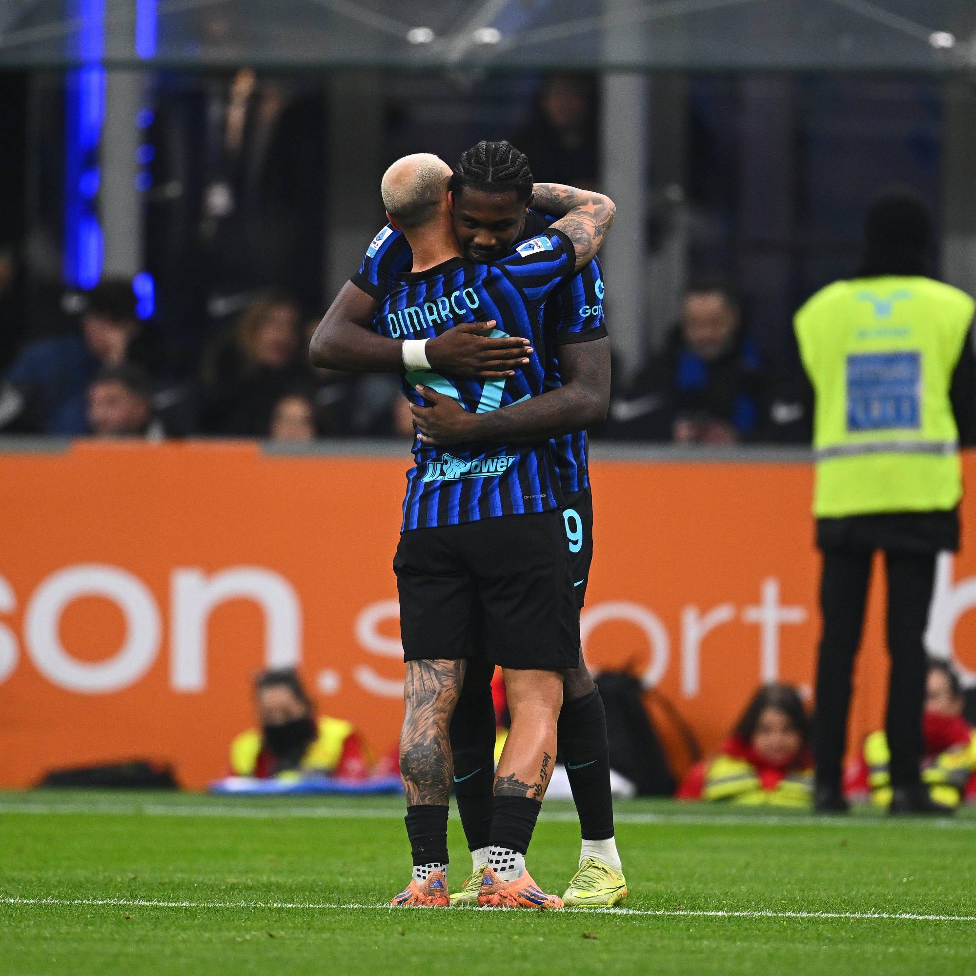 $!Inter arrolla al Como de Fàbregas y duerme líder de la Serie A