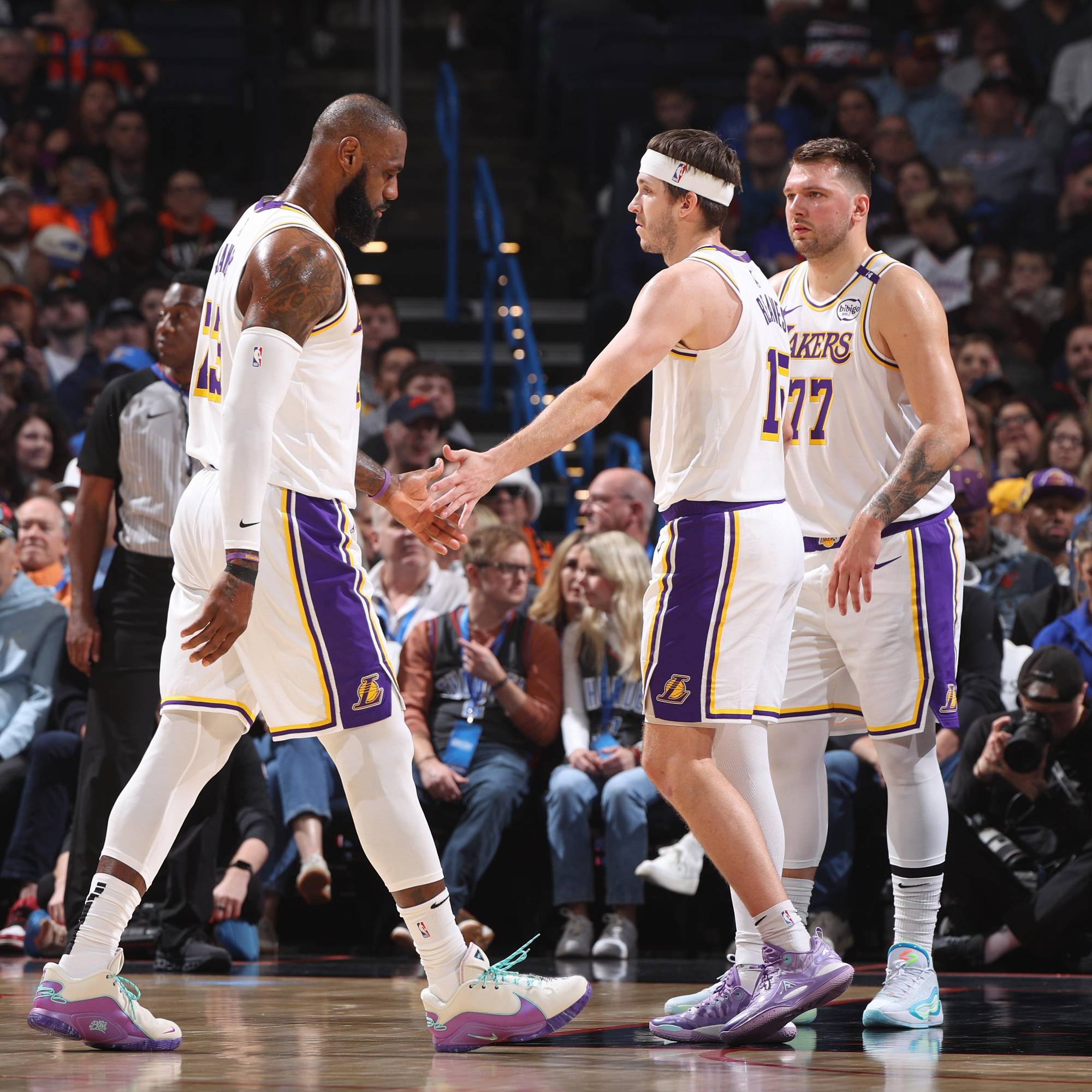 $!LeBron James sufre esguince de rodilla en la eliminación de los Lakers