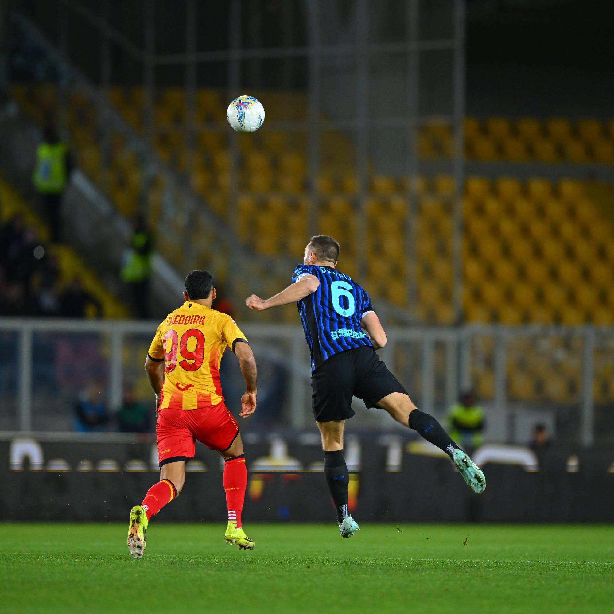 $!Inter vence a Lecce con goles de Mkhitaryan y Akanji en la Serie A