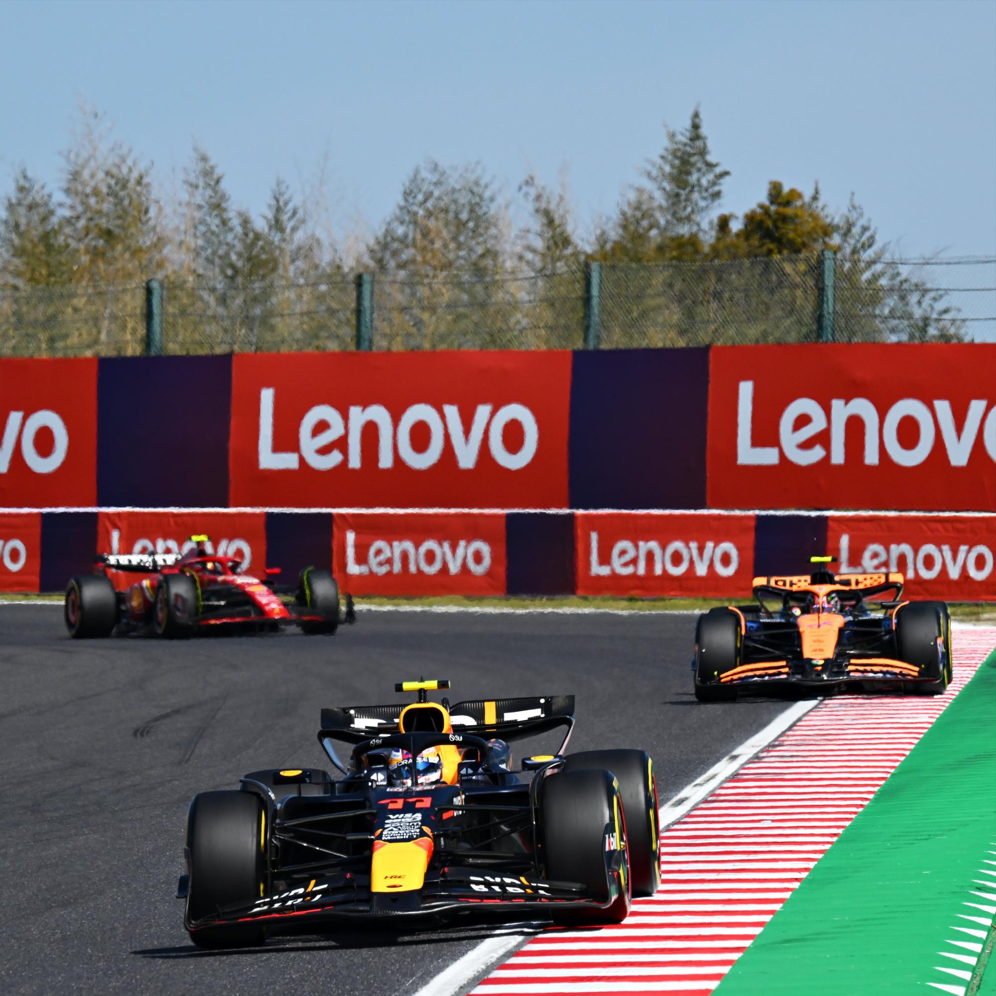 $!Verstappen y Checo dan doblete a Red Bull en el GP de Japón