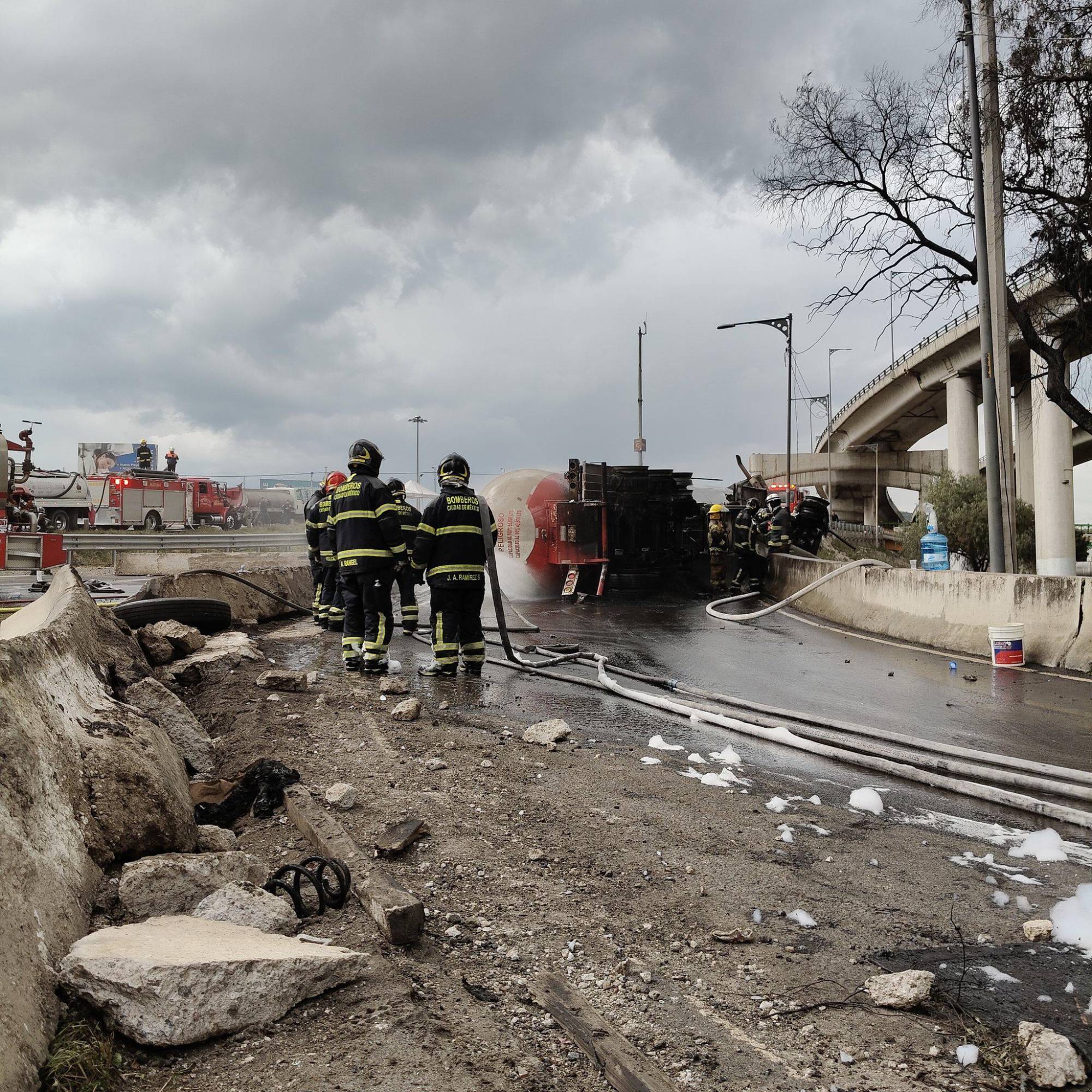 $!Explosión de pipa de gas deja 3 muertos y 70 heridos en la CDMX