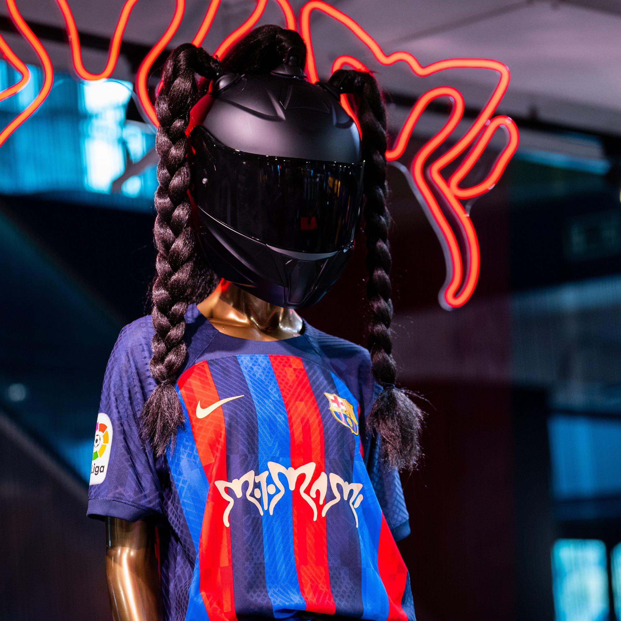 $!Lanza el FC Barcelona la playera ‘Motomami’ de la española Rosalía