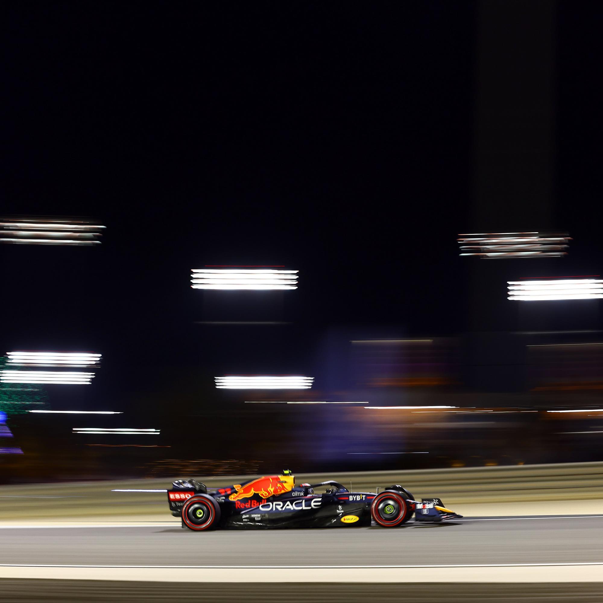 $!Se le escapa el podio a Checo Pérez en la última vuelta del Gran Premio de Bahrein; Ferrari hace el 1-2