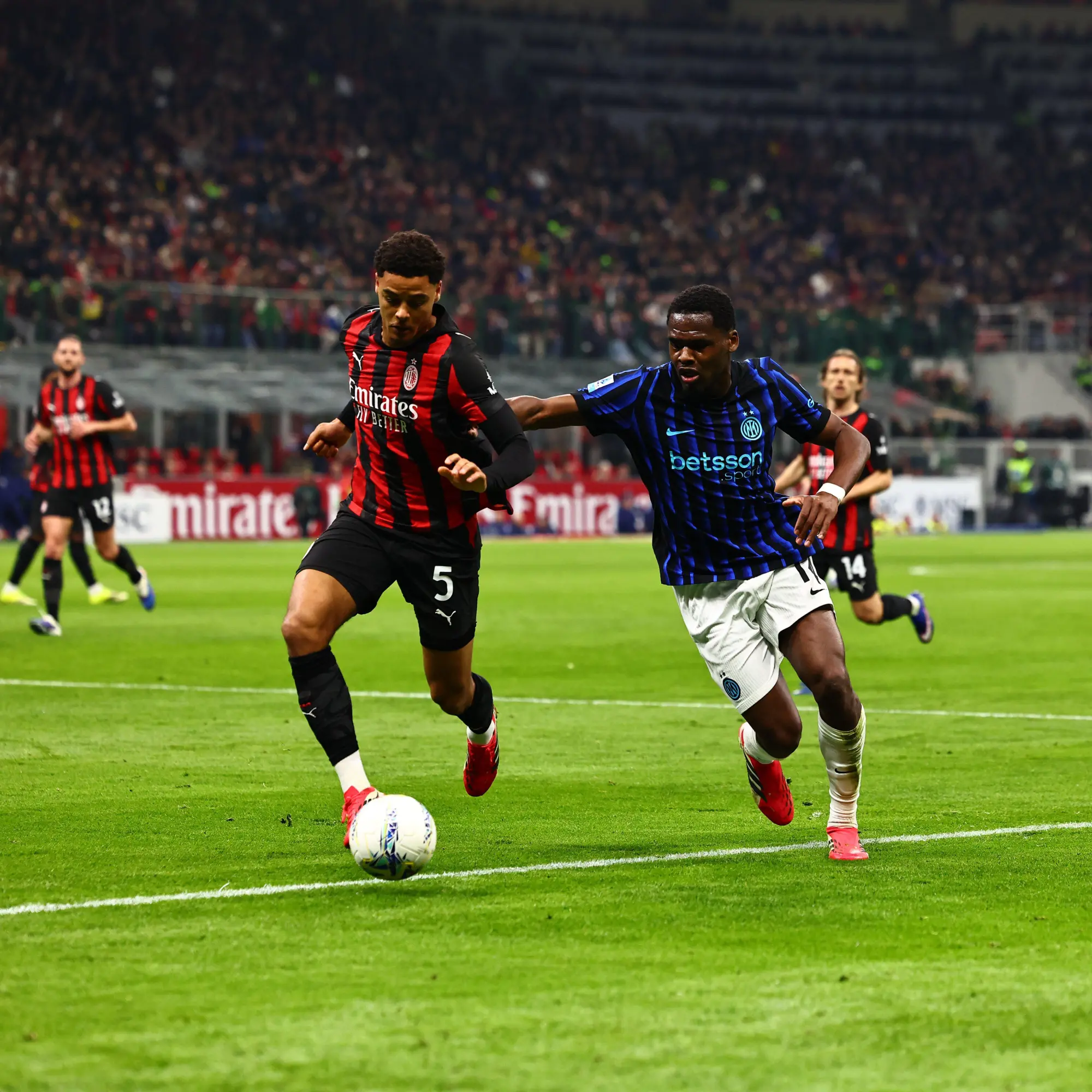 $!Milan vence al Inter en el Derby della Madonnina y aprieta la lucha por la Serie A