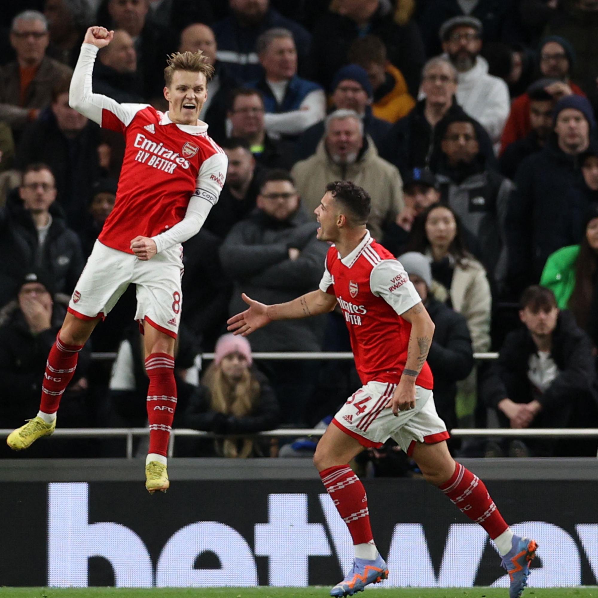 $!Arsenal le pega al Tottenham y manda en la Premier League