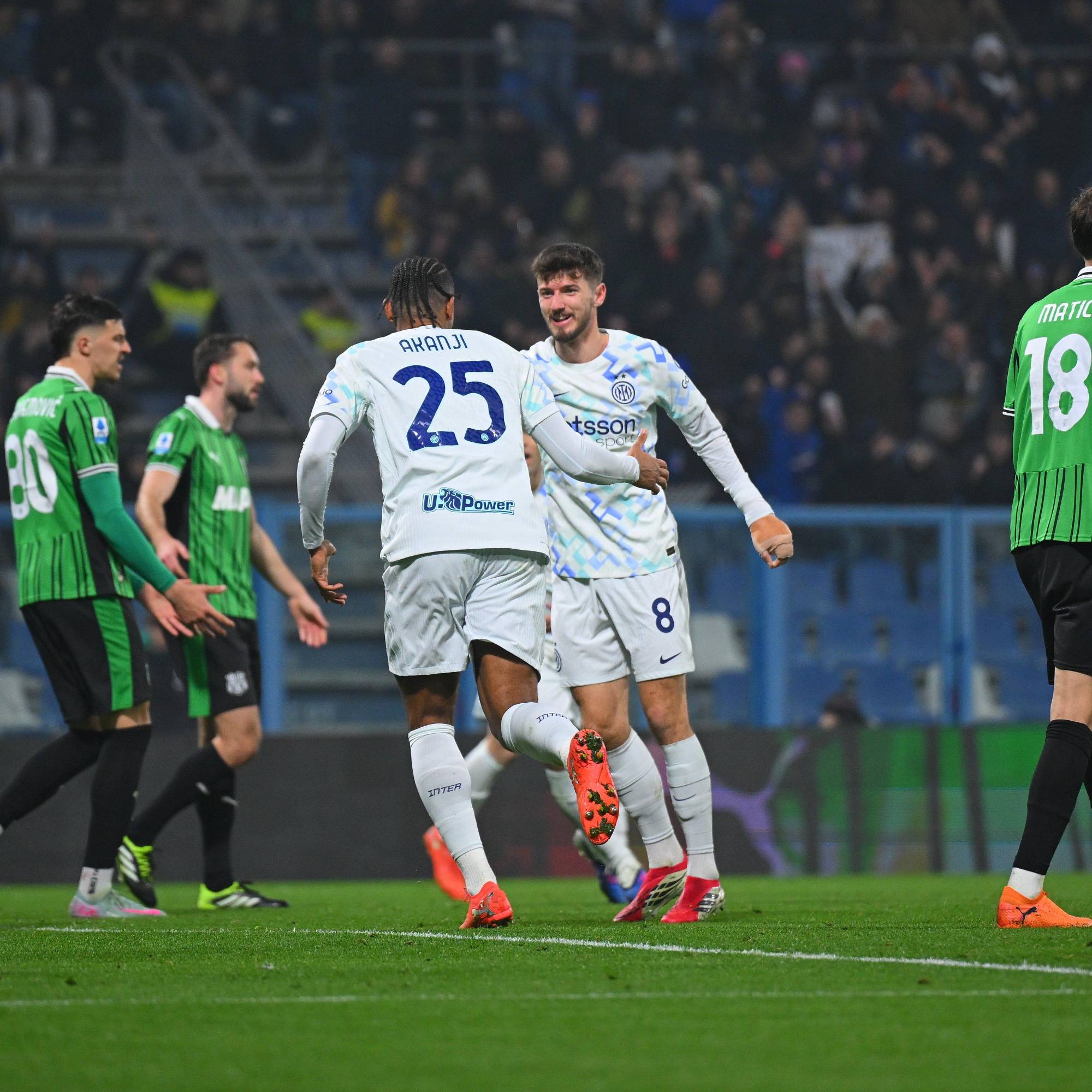 $!Inter arrasa 5-0 al Sassuolo y se afianza como líder de la Serie A