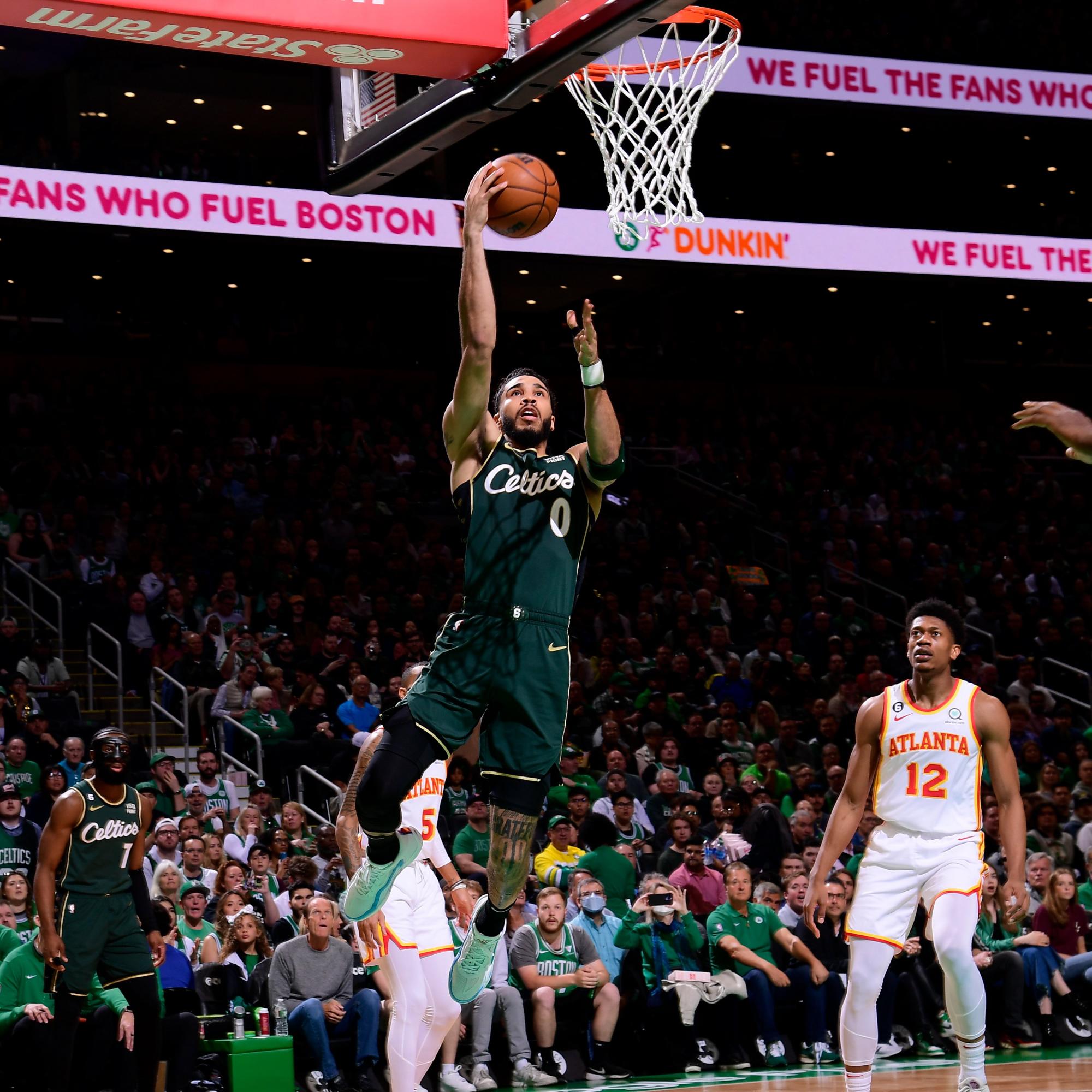 $!Celtics comienza en ventaja su serie de Playoffs ante Hawks