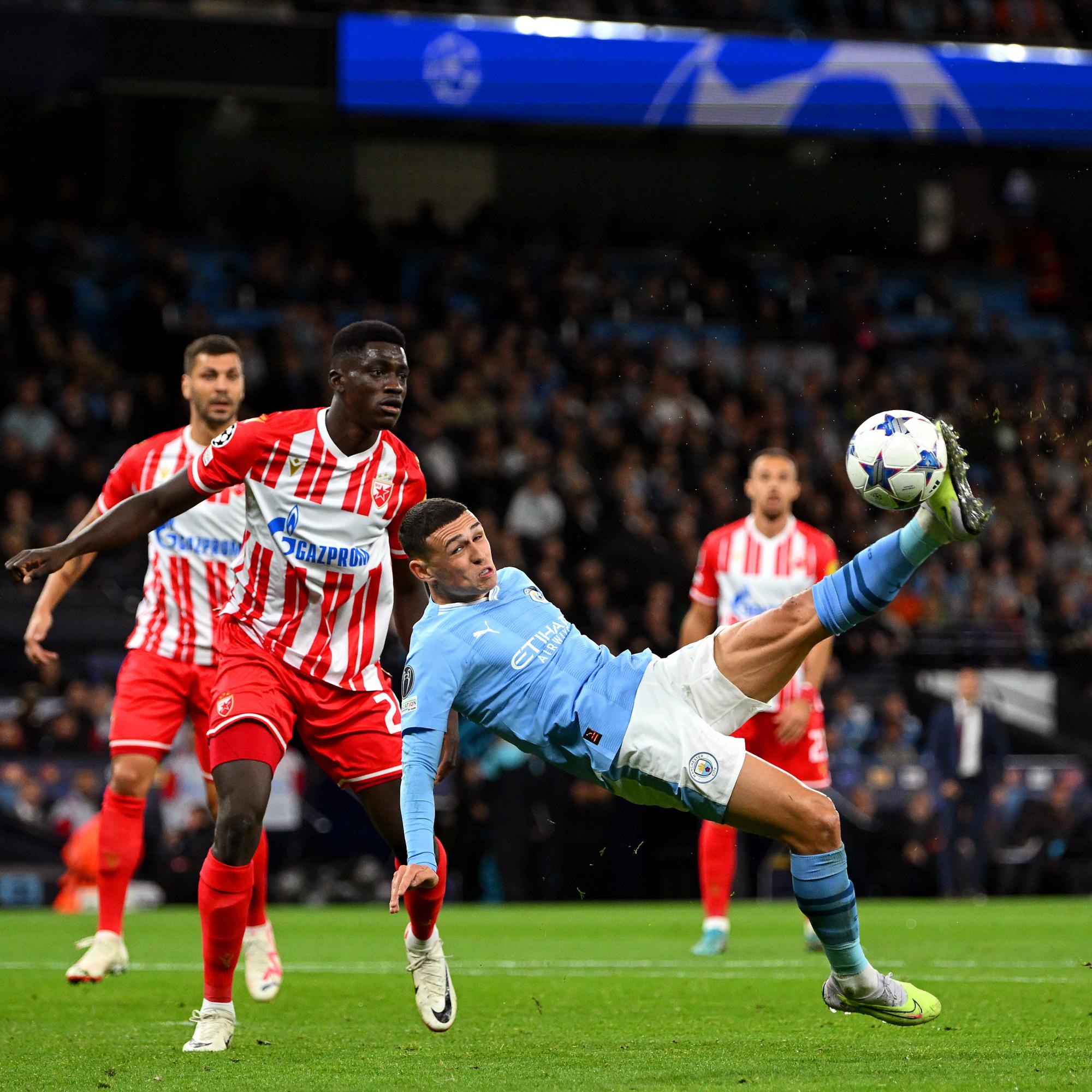 $!Julián Álvarez pisa el acelerador y Manchester City inicia la defensa de su título con triunfo