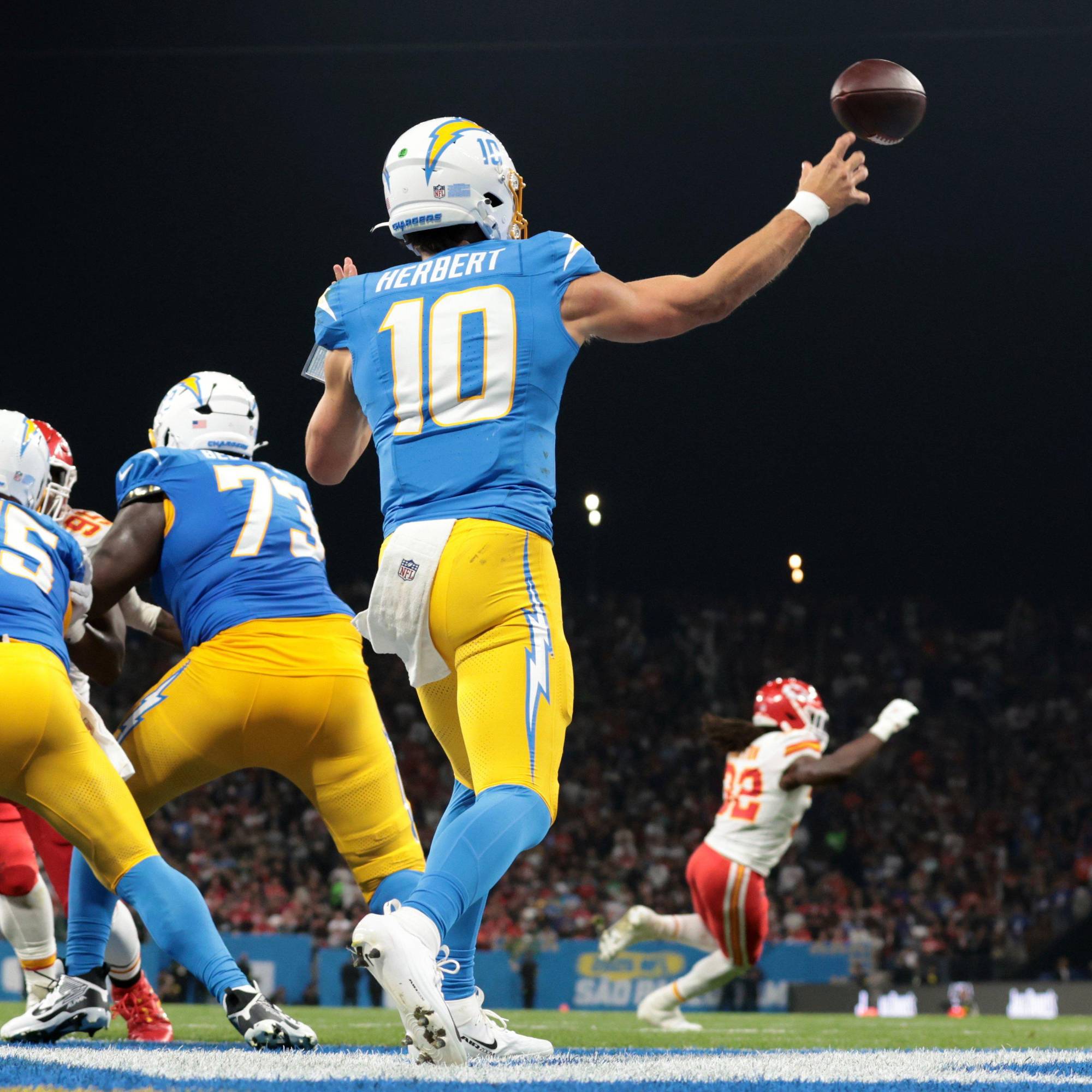 $!Chargers sorprenden a los Chiefs en Brasil y arrancan la temporada con victoria internacional