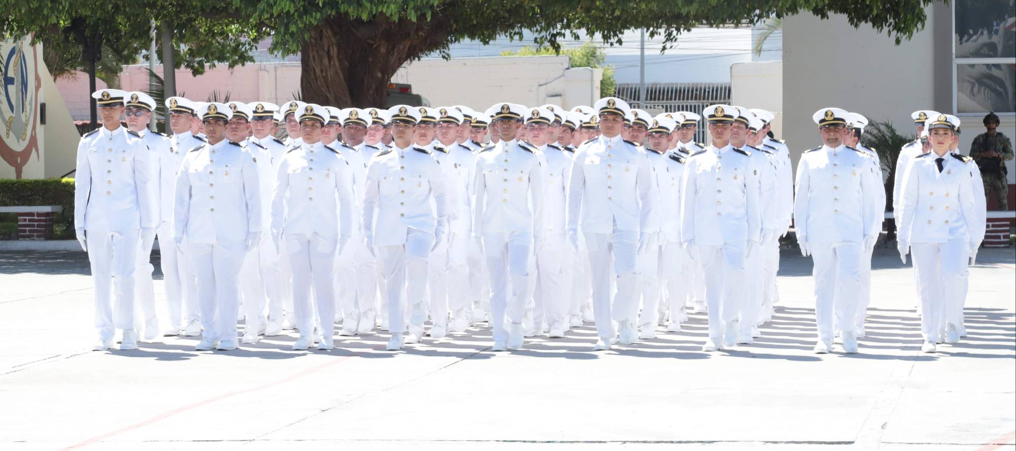 $!Egresan con honores 51 pilotines y 29 aspirantes de máquinas navales pertenecientes a la generación 2021-2025 de la Escuela Náutica de Mazatlán.