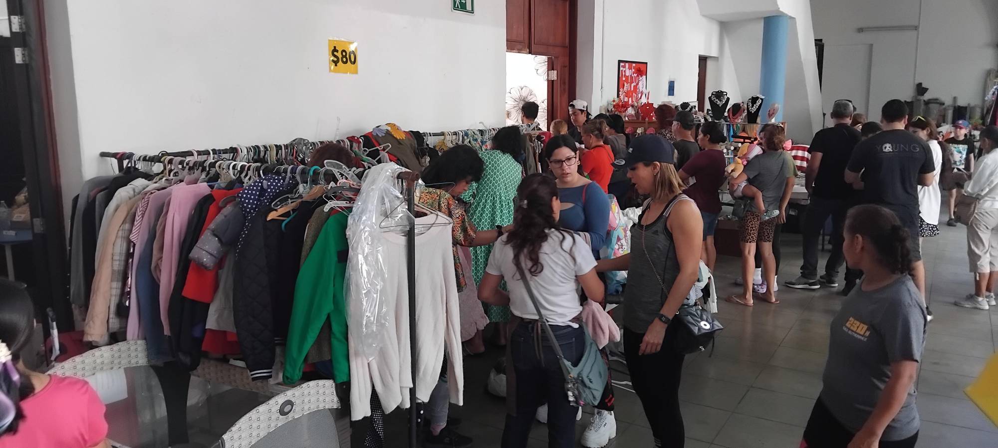 $!La venta de productos permite recaudar fondos para el cuidado y bienestar de niñas y jóvenes del albergue.