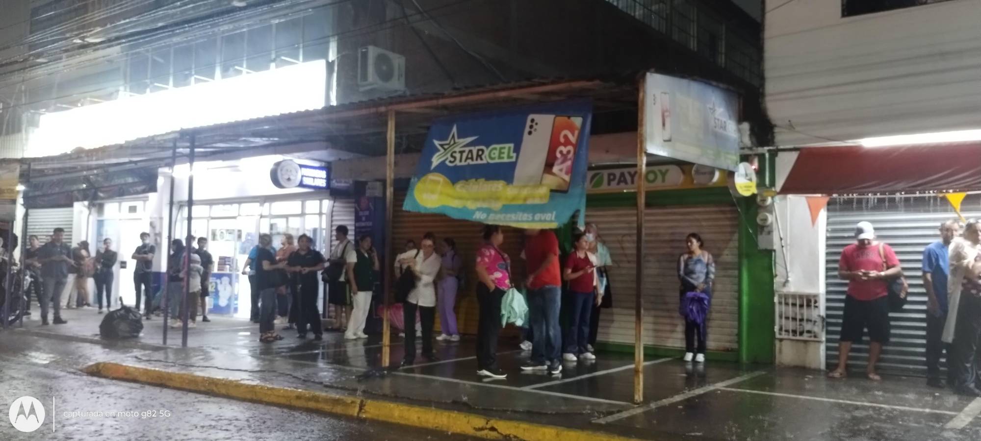 $!Torrenciales lluvias paralizan calles y desbordan arroyos en Mazatlán