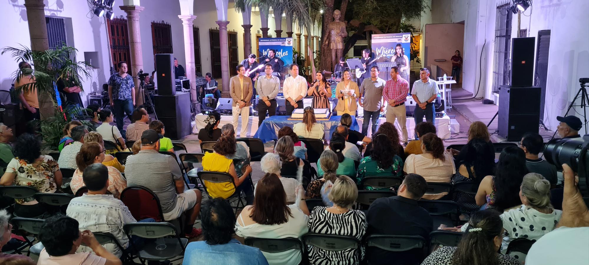 $!Pável Arámbula pone a cantar y bailar al público con sus imitaciones