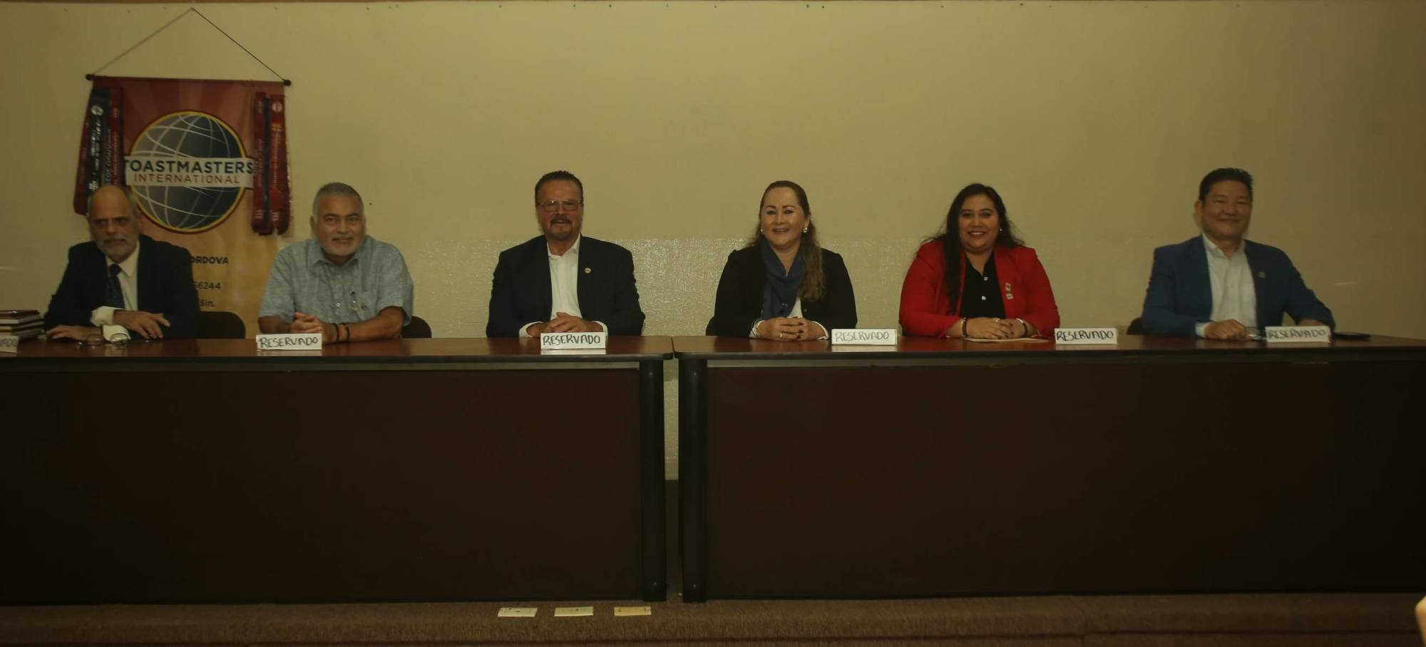 $!Javier Córdova González, Pedro Carrillo, Hugomar Peraza, Sonia Corona, Marcela Zamudio yEduardo Yoshii Kasuga estuvieron en la mesa del presidium.