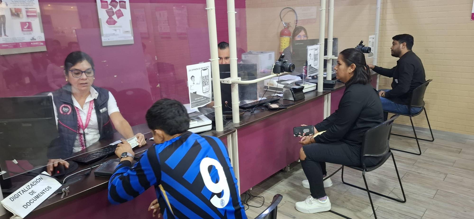 $!Registra INE alta demanda por credenciales vencidas en Mazatlán