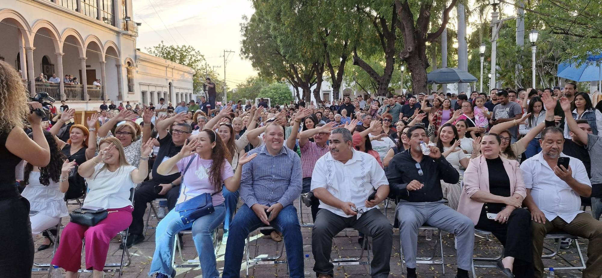 $!El público se contagió del ambiente musical.
