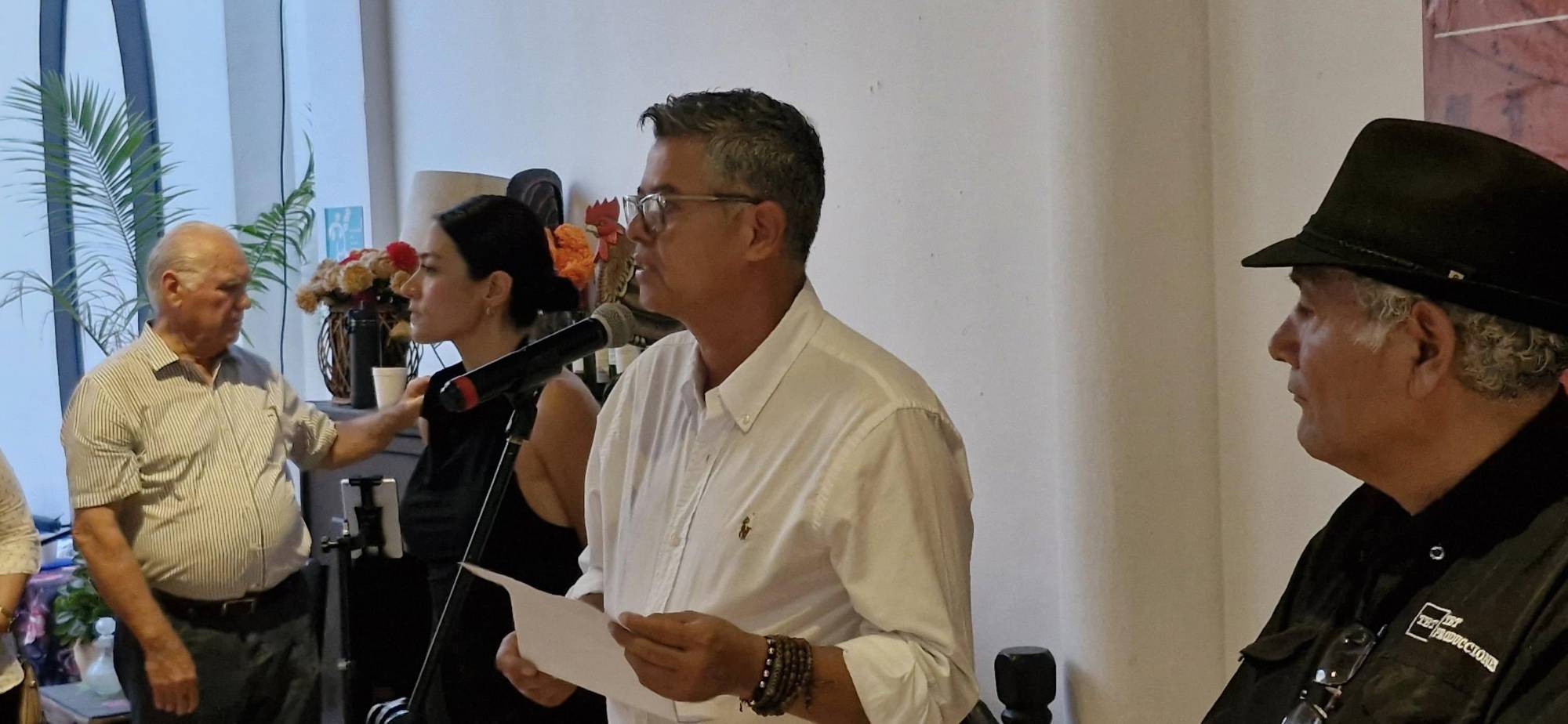 $!Luis Roberto Hernández Cruz compartió que su obra se nutre de la experiencia directa con comunidades vulnerables.