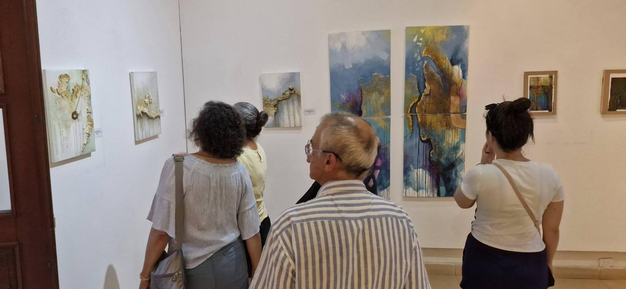 $!El público durante el recorrido.