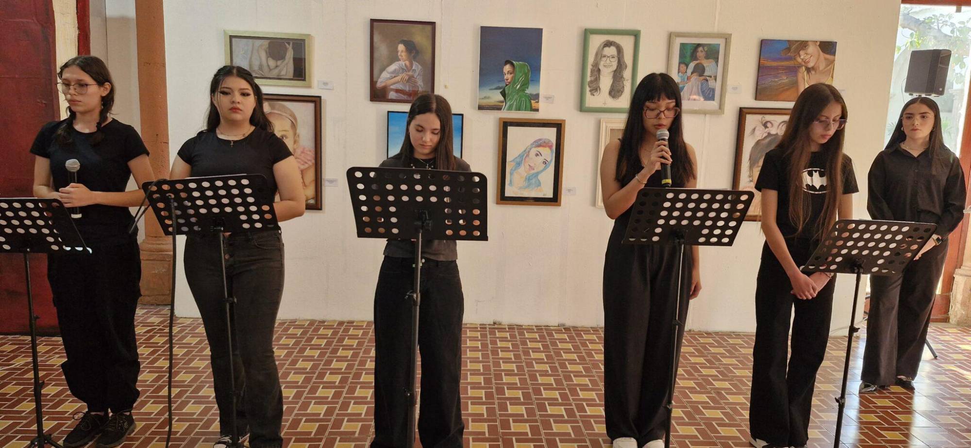 $!Jóvenes del Club de Lectura El caracol aventurero participan con una lectura.